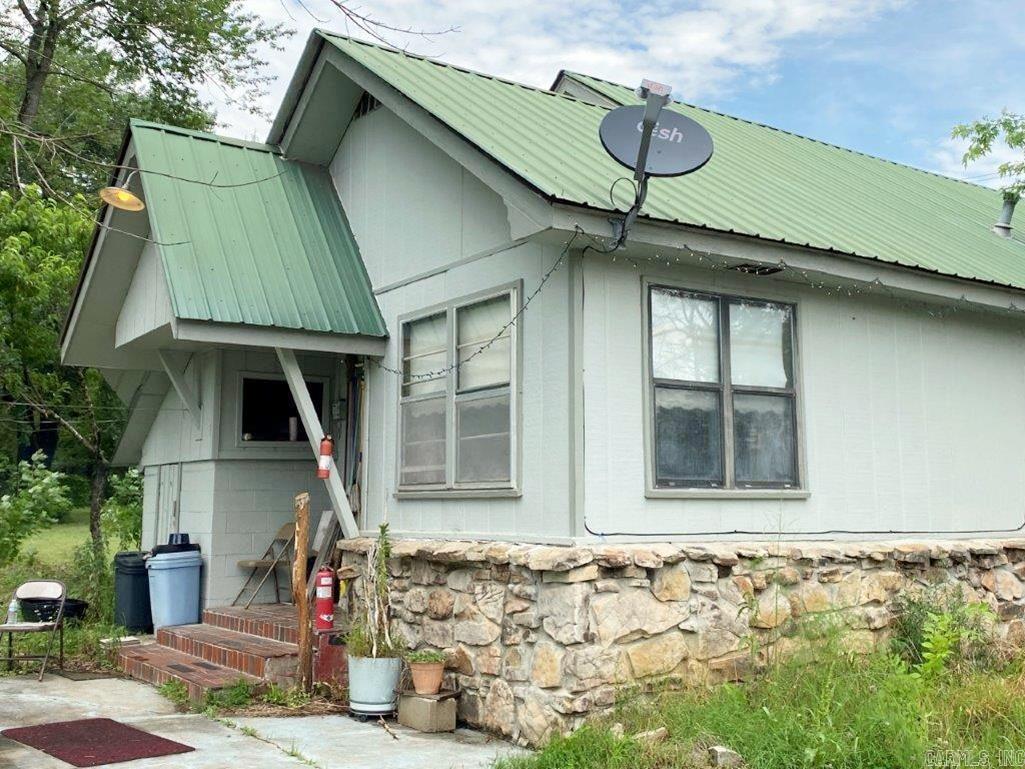 325 N Highway 65 Property Photo 2