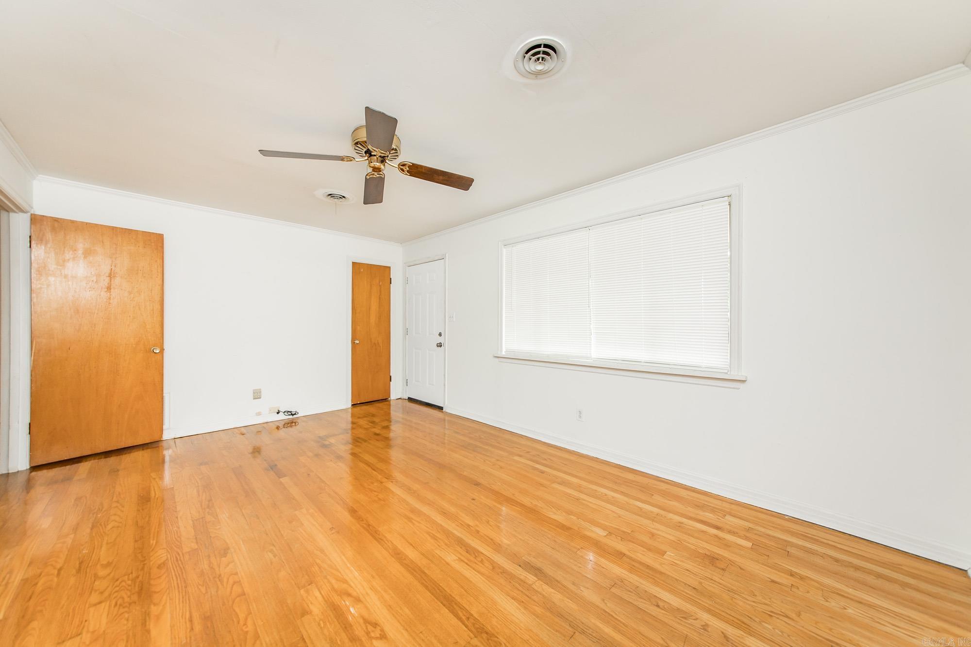 1001 E Homan Property Photo 6