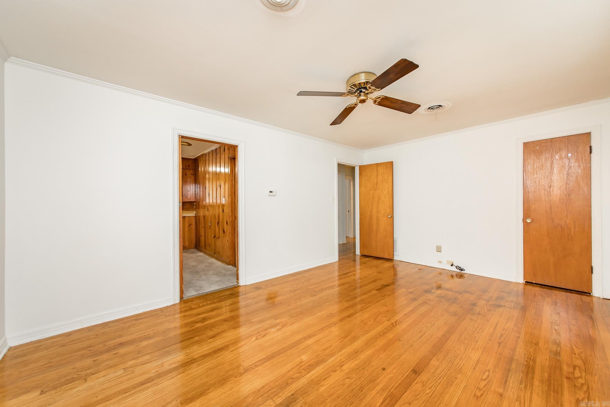 1001 E Homan Property Photo 7