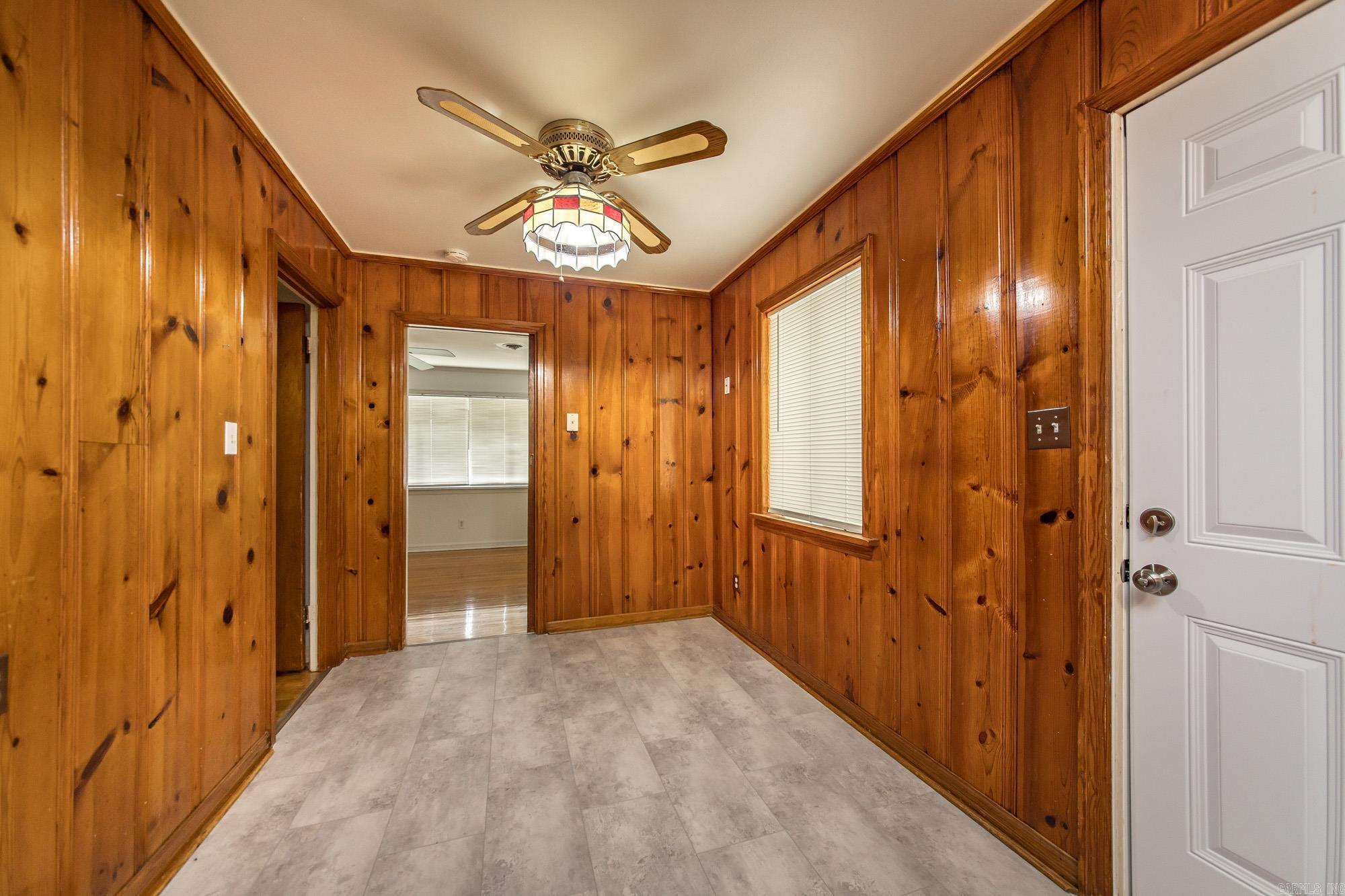 1001 E Homan Property Photo 11