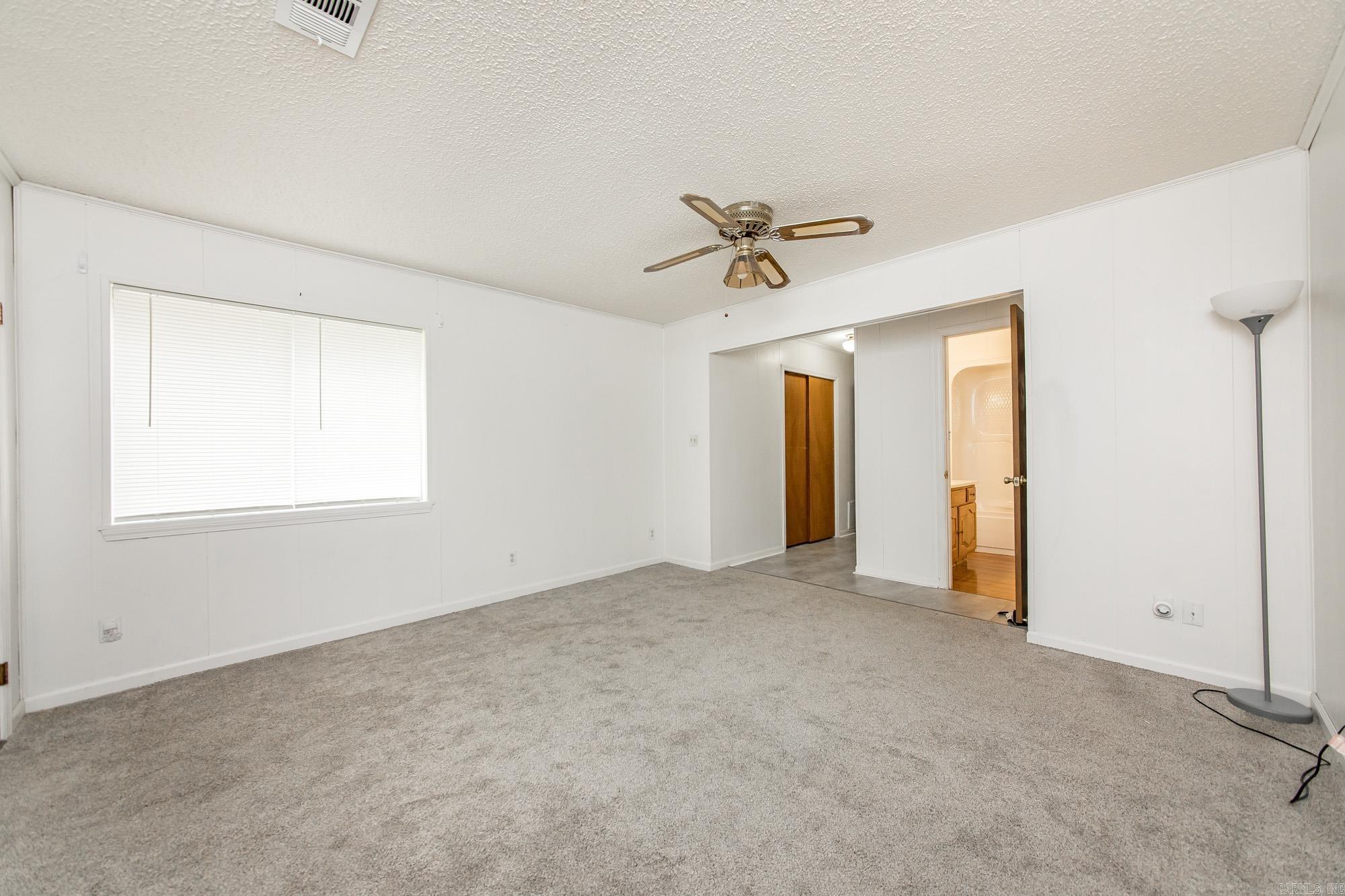 1001 E Homan Property Photo 14