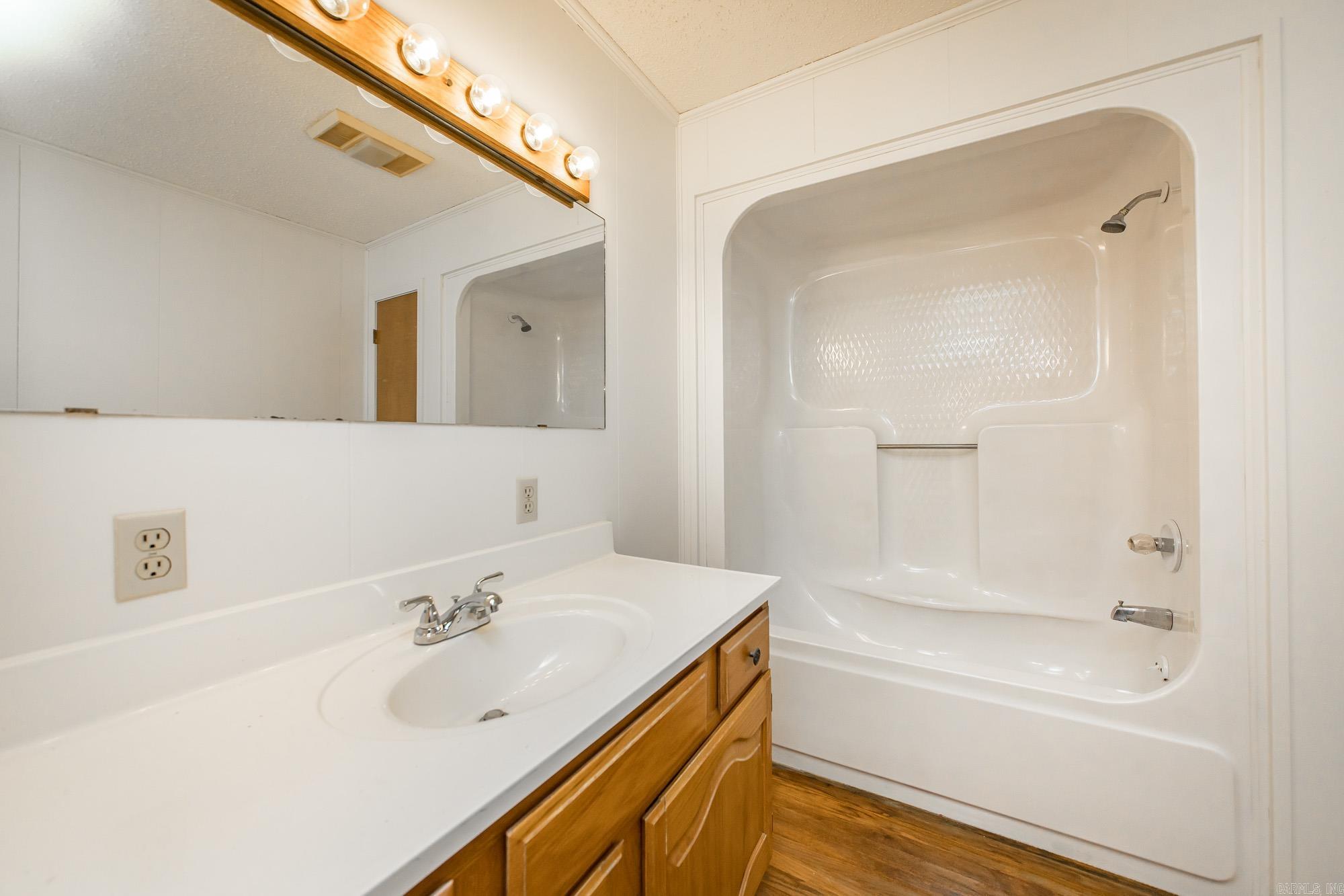 1001 E Homan Property Photo 15