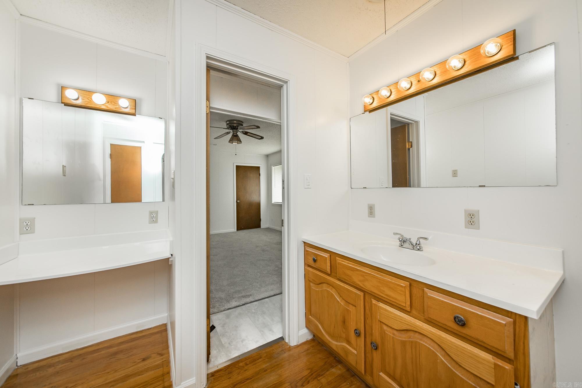 1001 E Homan Property Photo 16