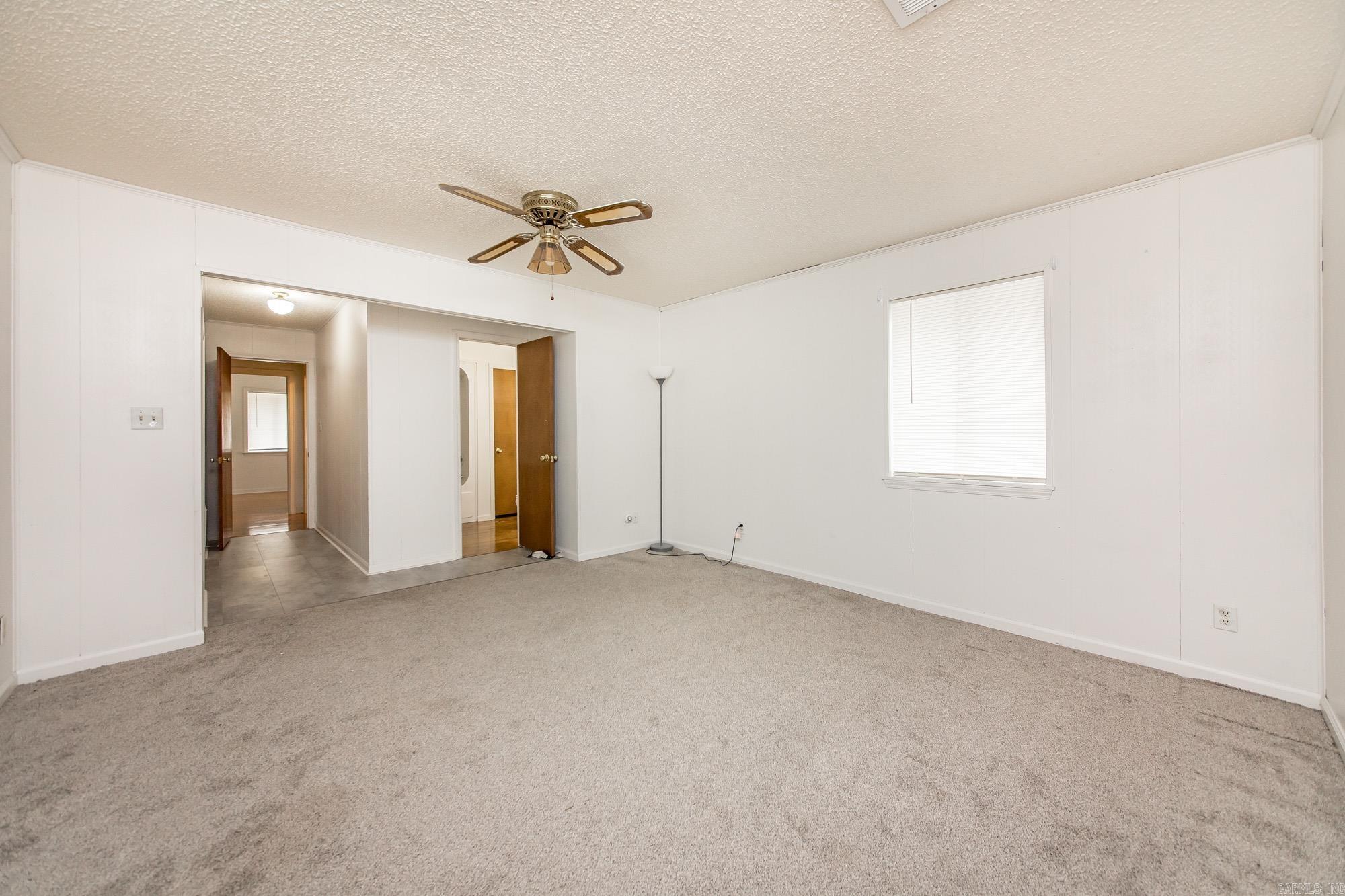 1001 E Homan Property Photo 18