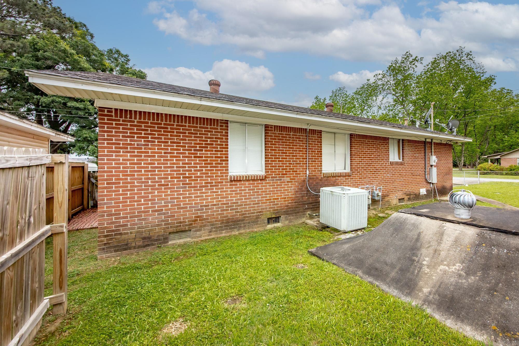 1001 E Homan Property Photo 26