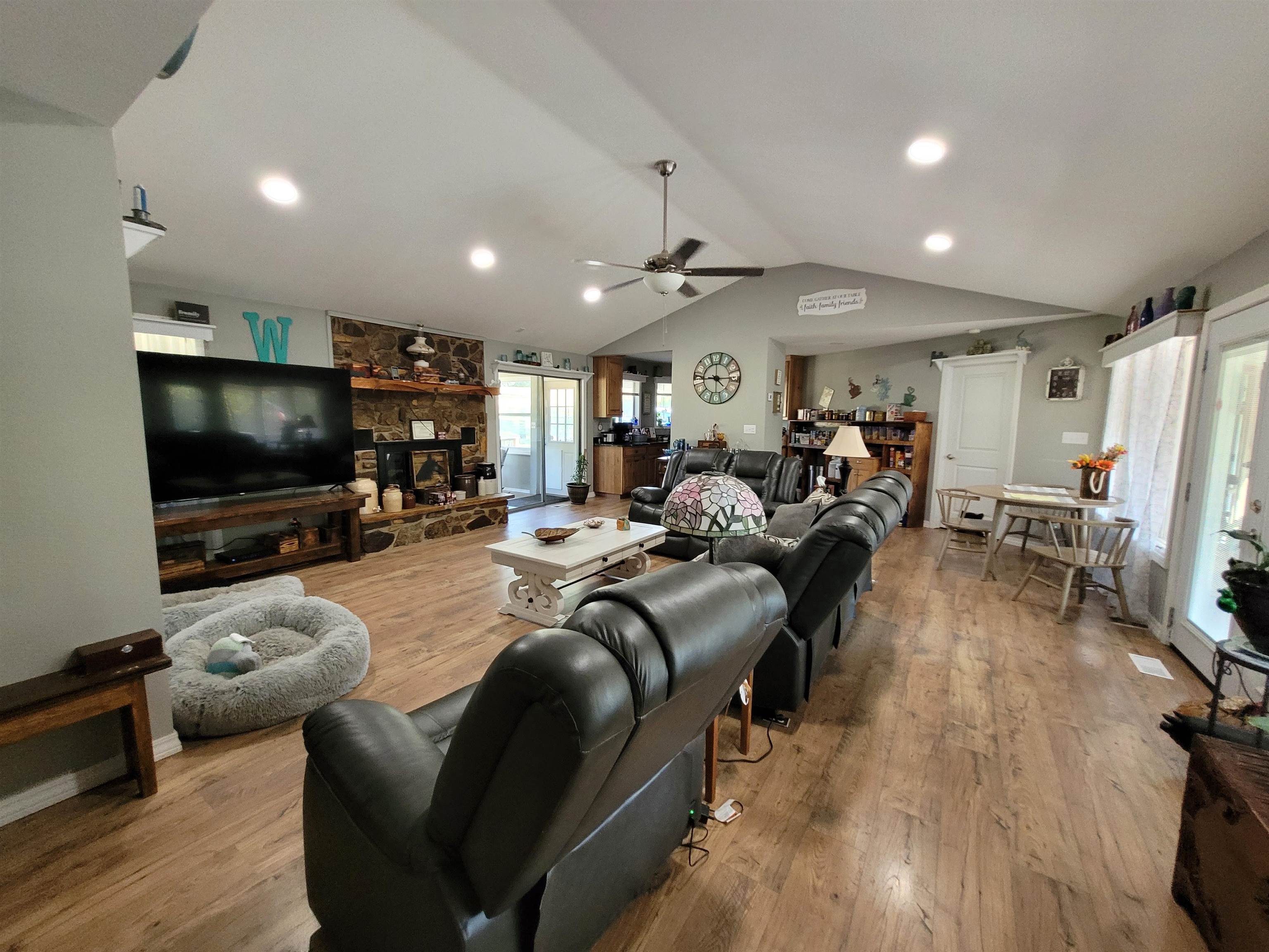 310 W Green Valley Drive Property Photo 8