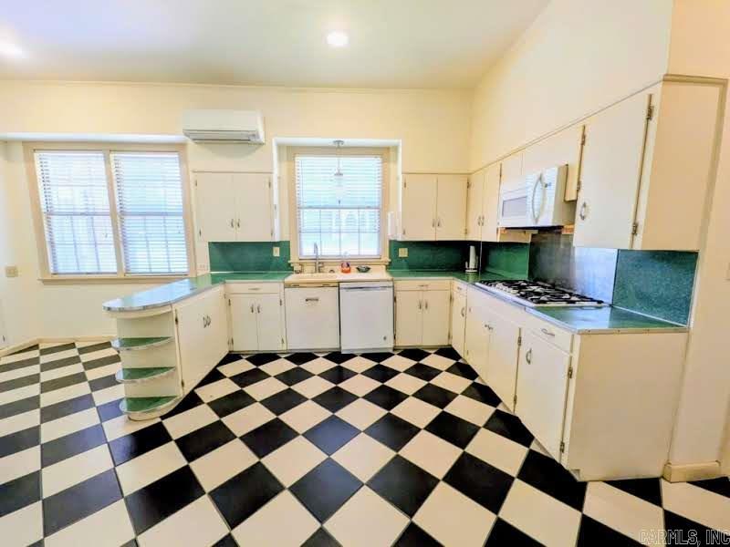 308 Elaine Property Photo 15