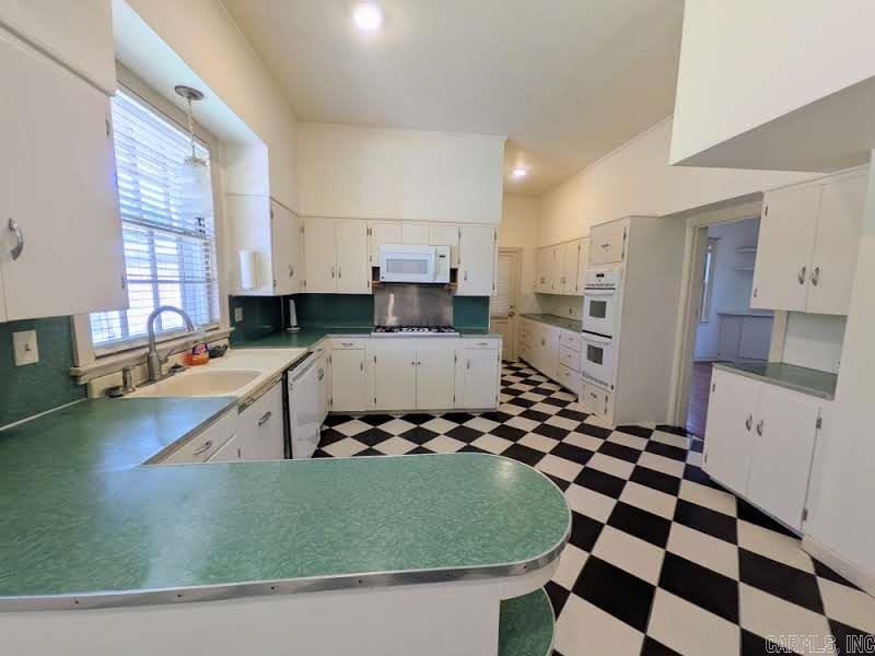 308 Elaine Property Photo 16