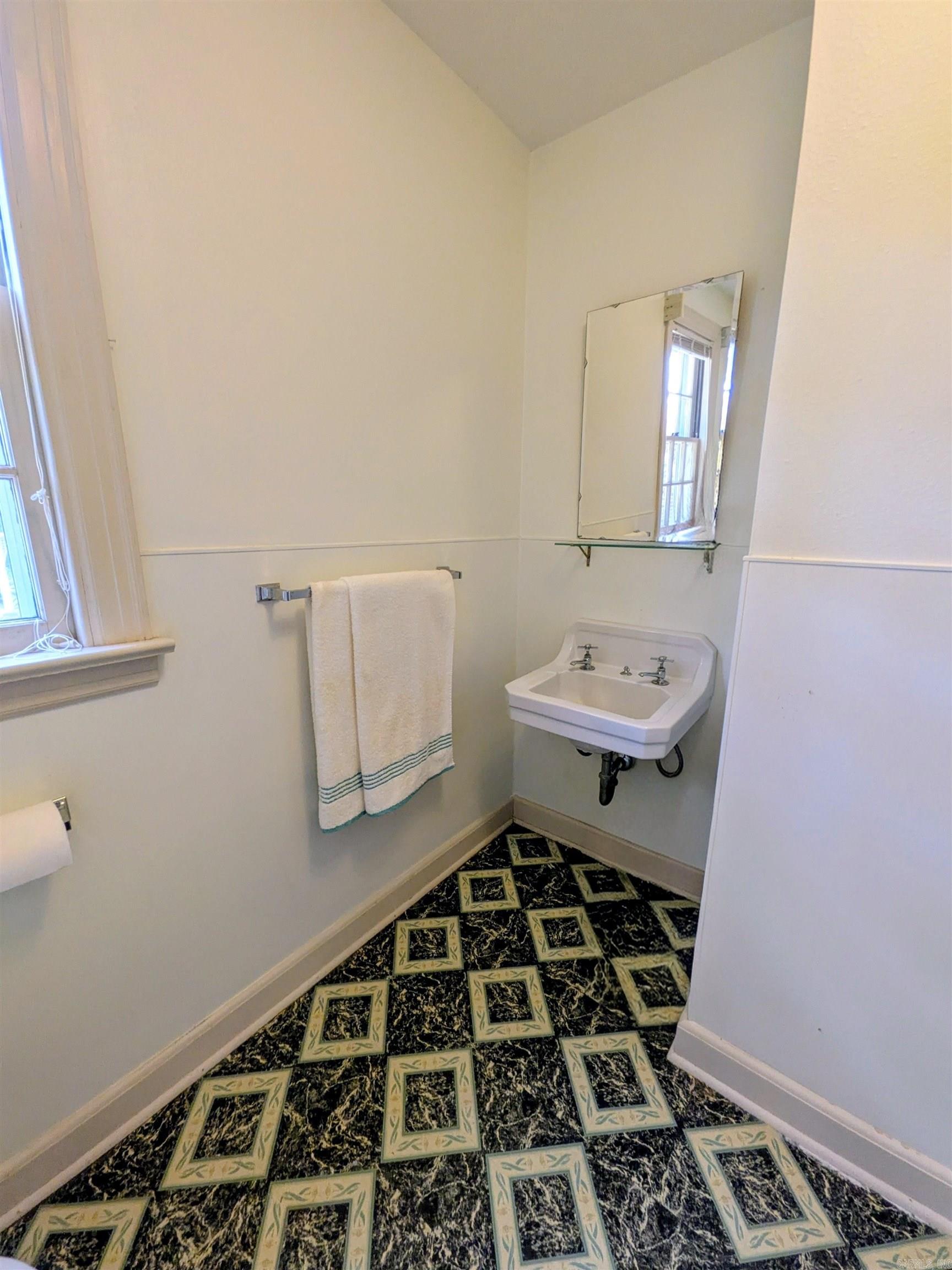 308 Elaine Property Photo 28