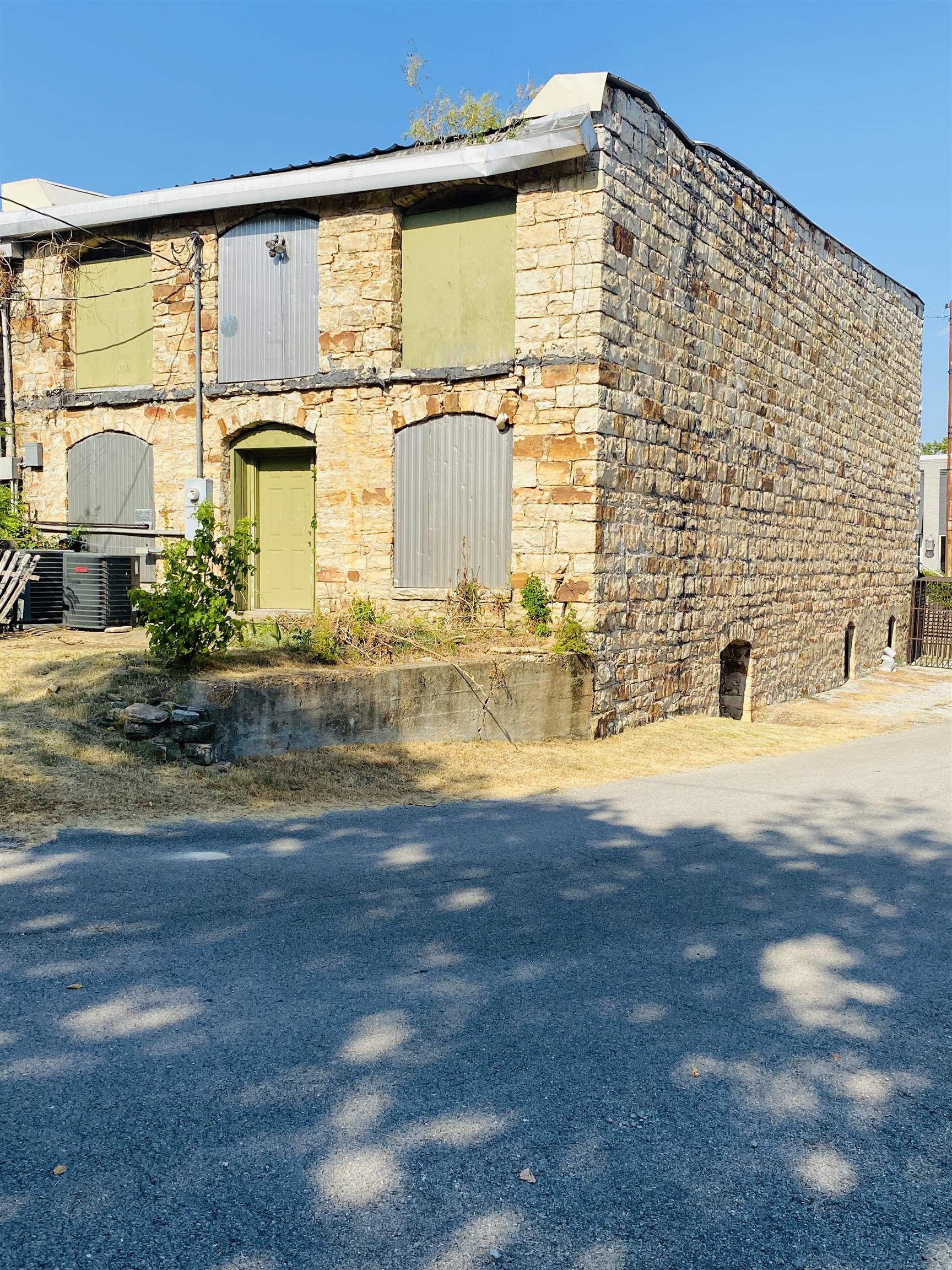 100 Main Street Property Photo 2