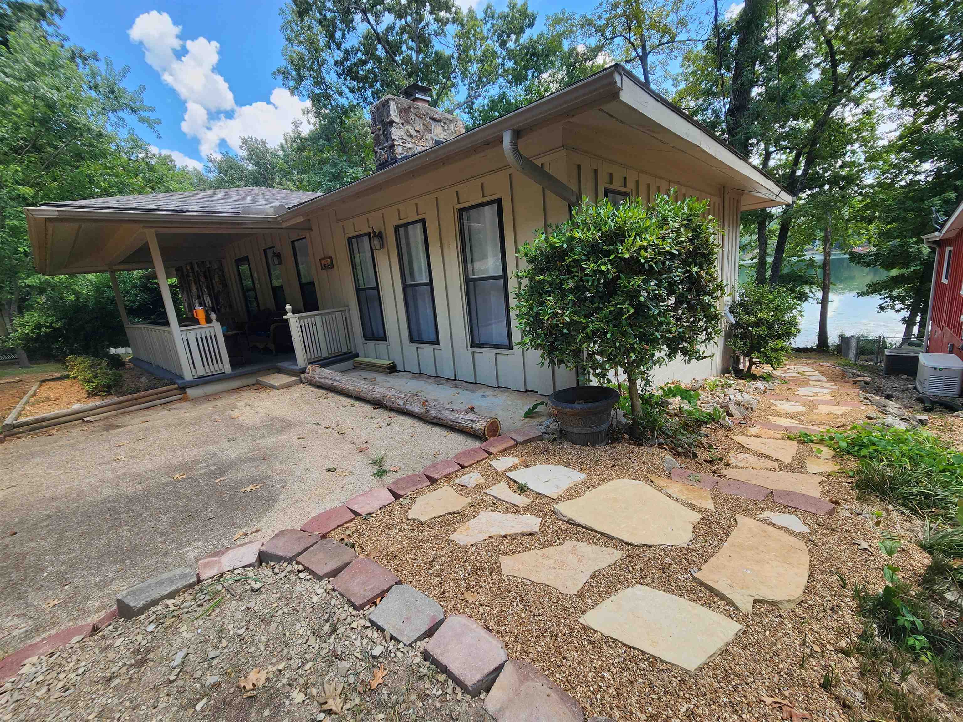 45 W Lakeshore Drive Property Photo 4