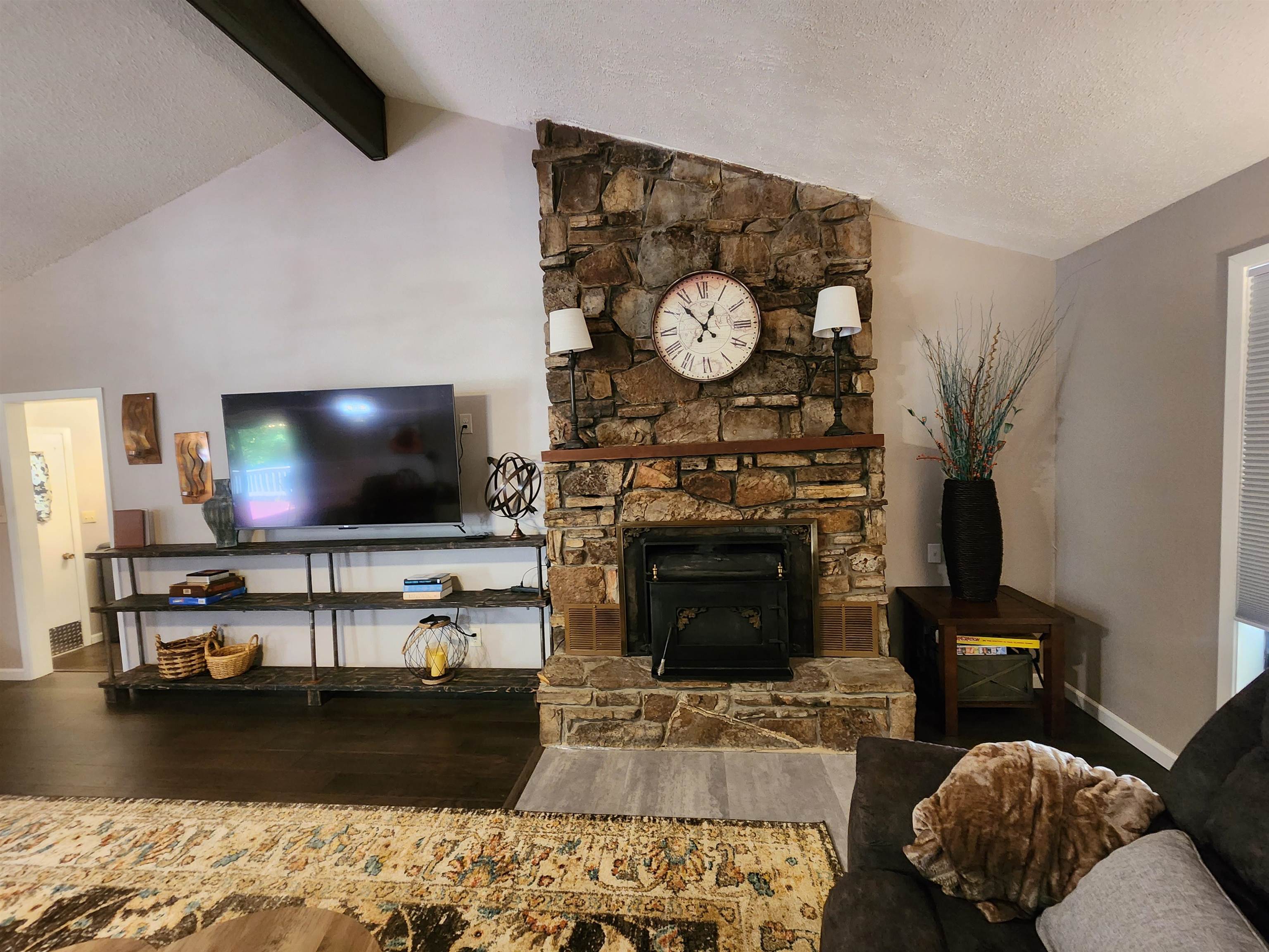 45 W Lakeshore Drive Property Photo 9