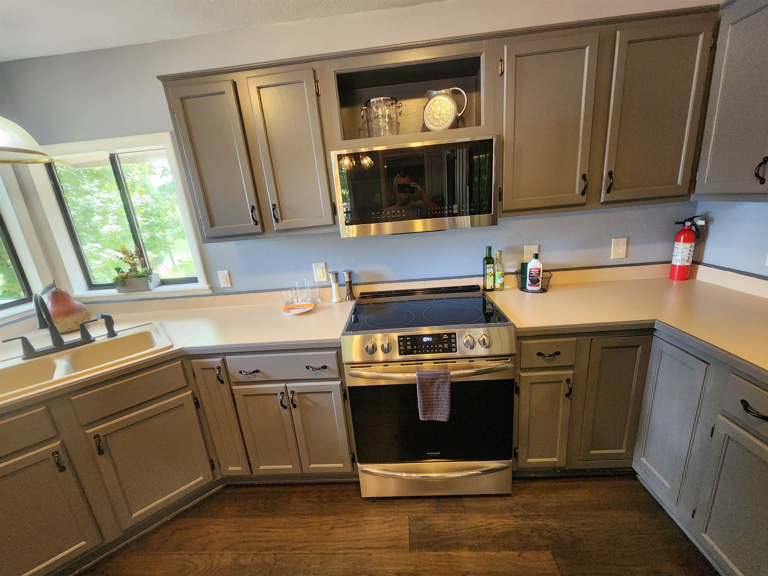 45 W Lakeshore Drive Property Photo 18