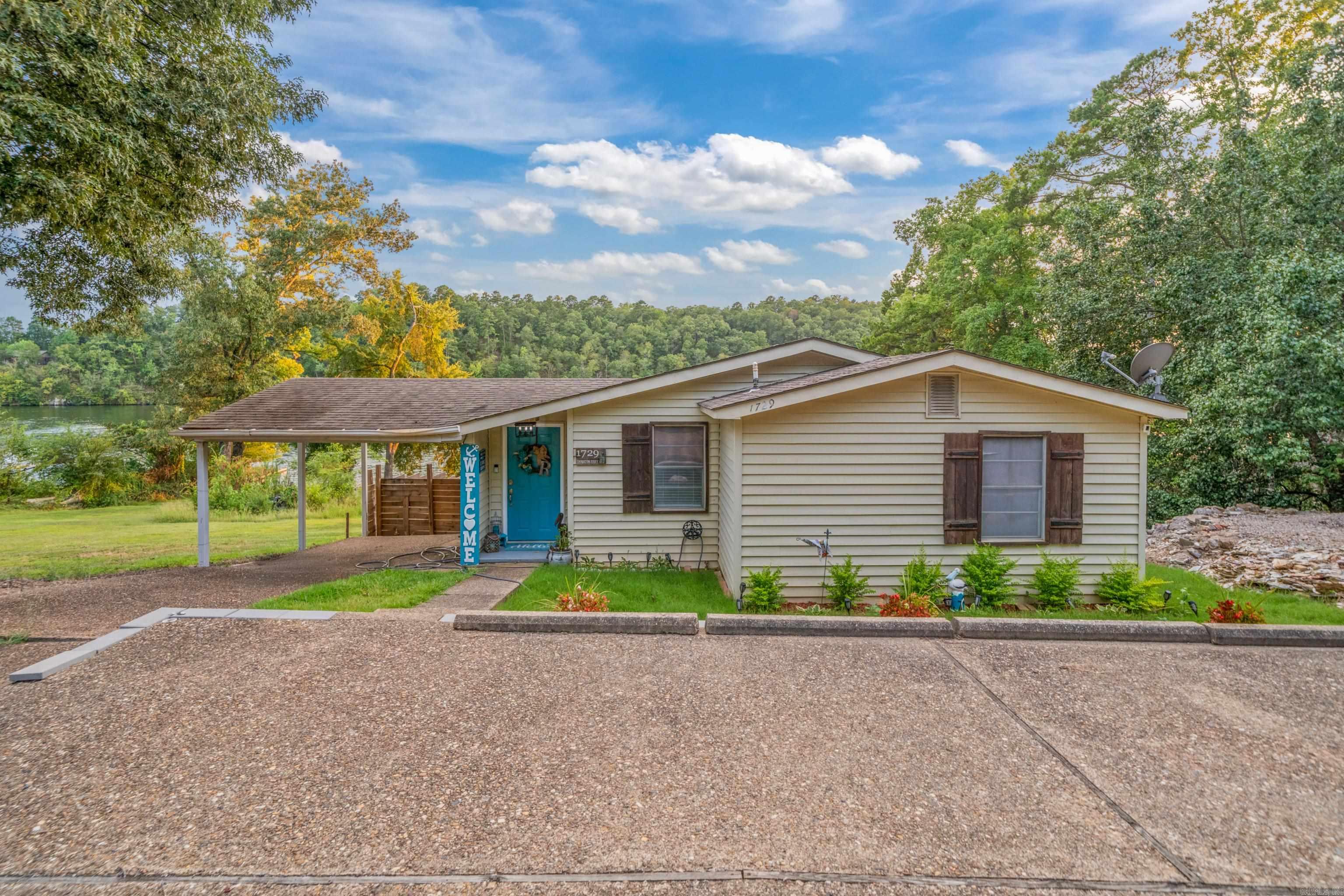 1729 Thornton Ferry Rd Property Photo 1