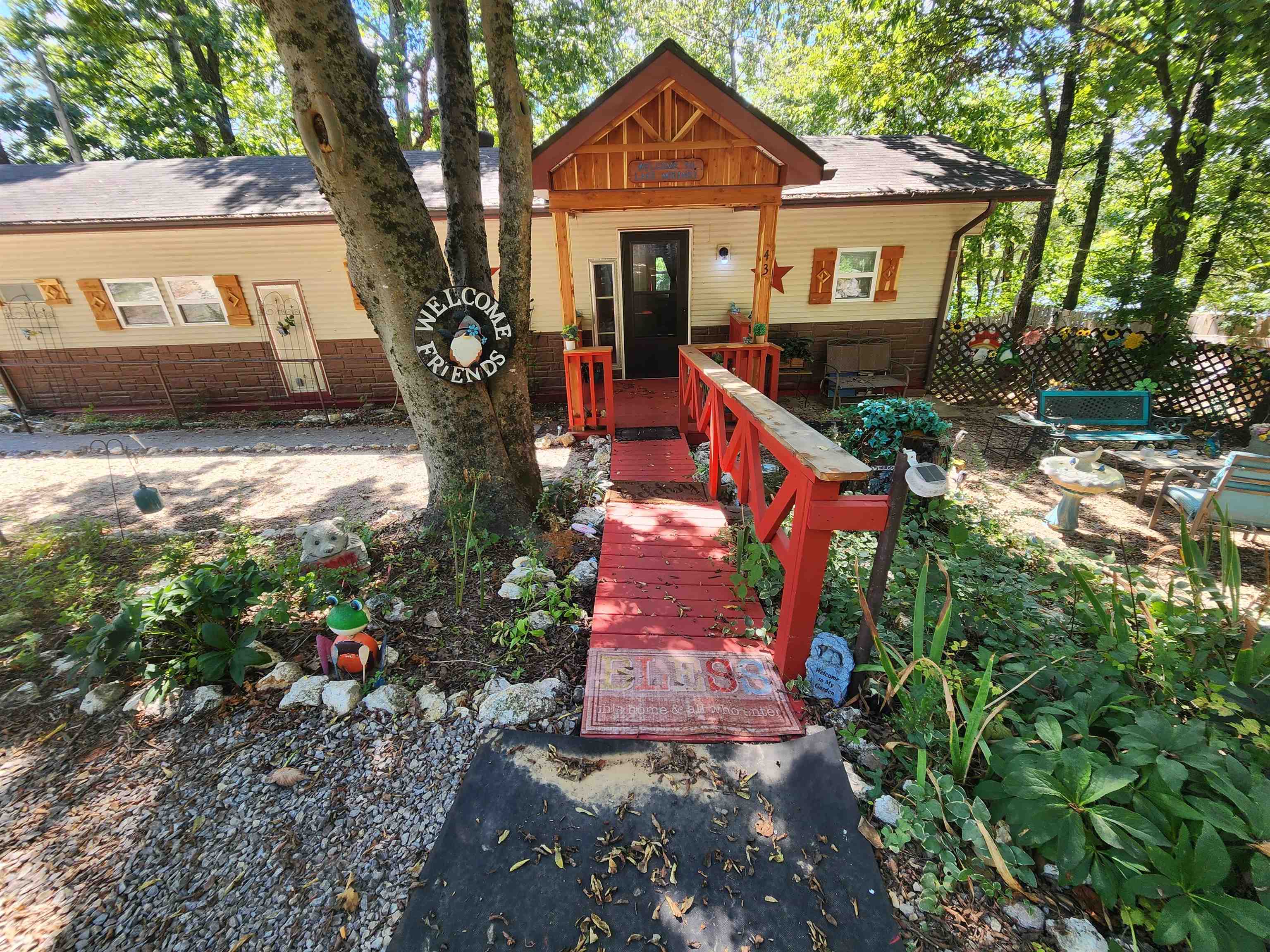 43 E Lakeshore Drive Property Photo 5