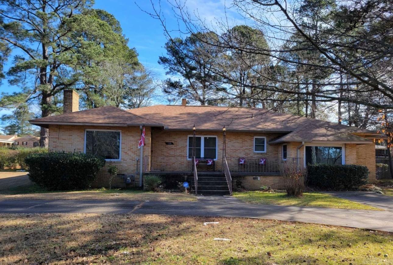 1330 N Jackson Property Photo 1