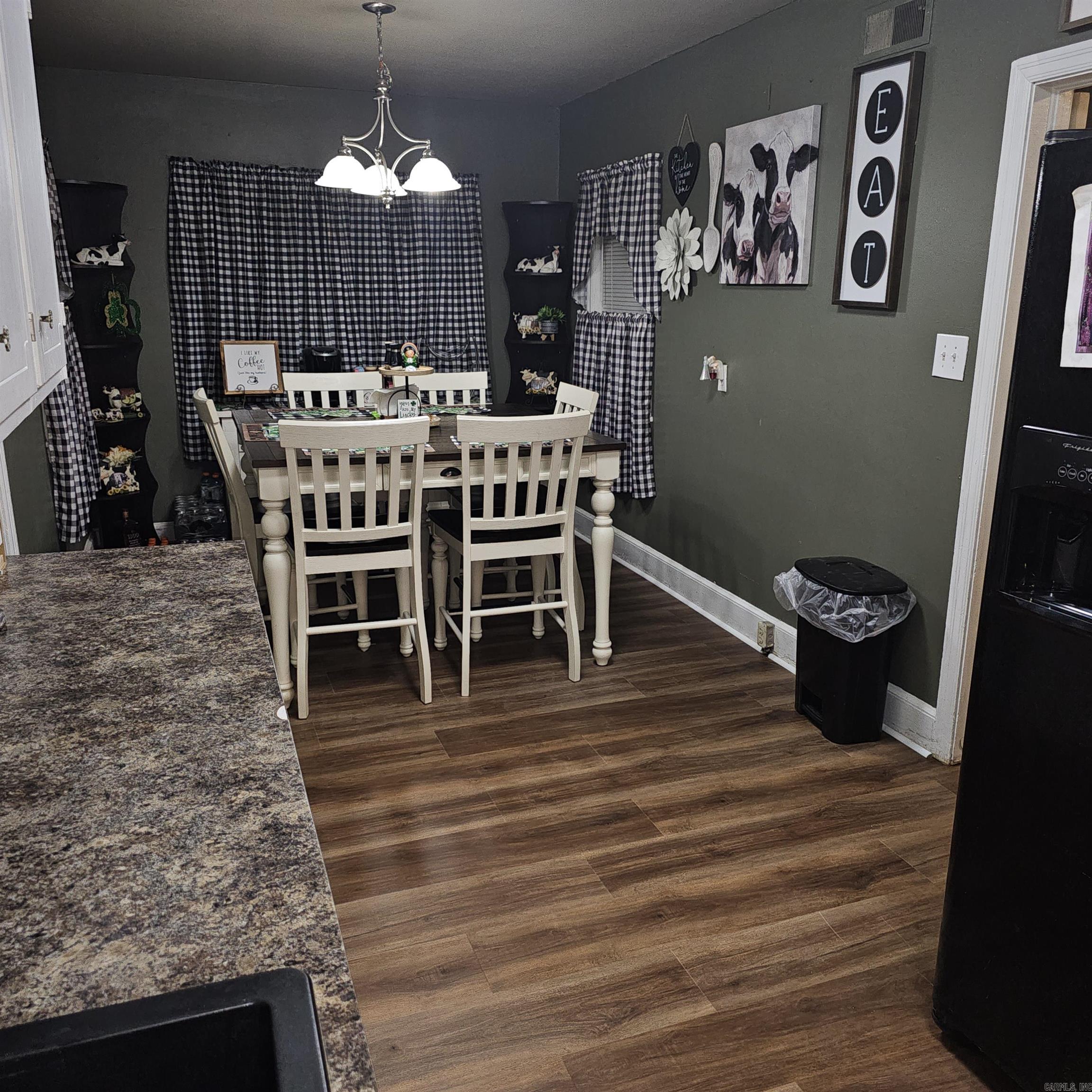1330 N Jackson Property Photo 4