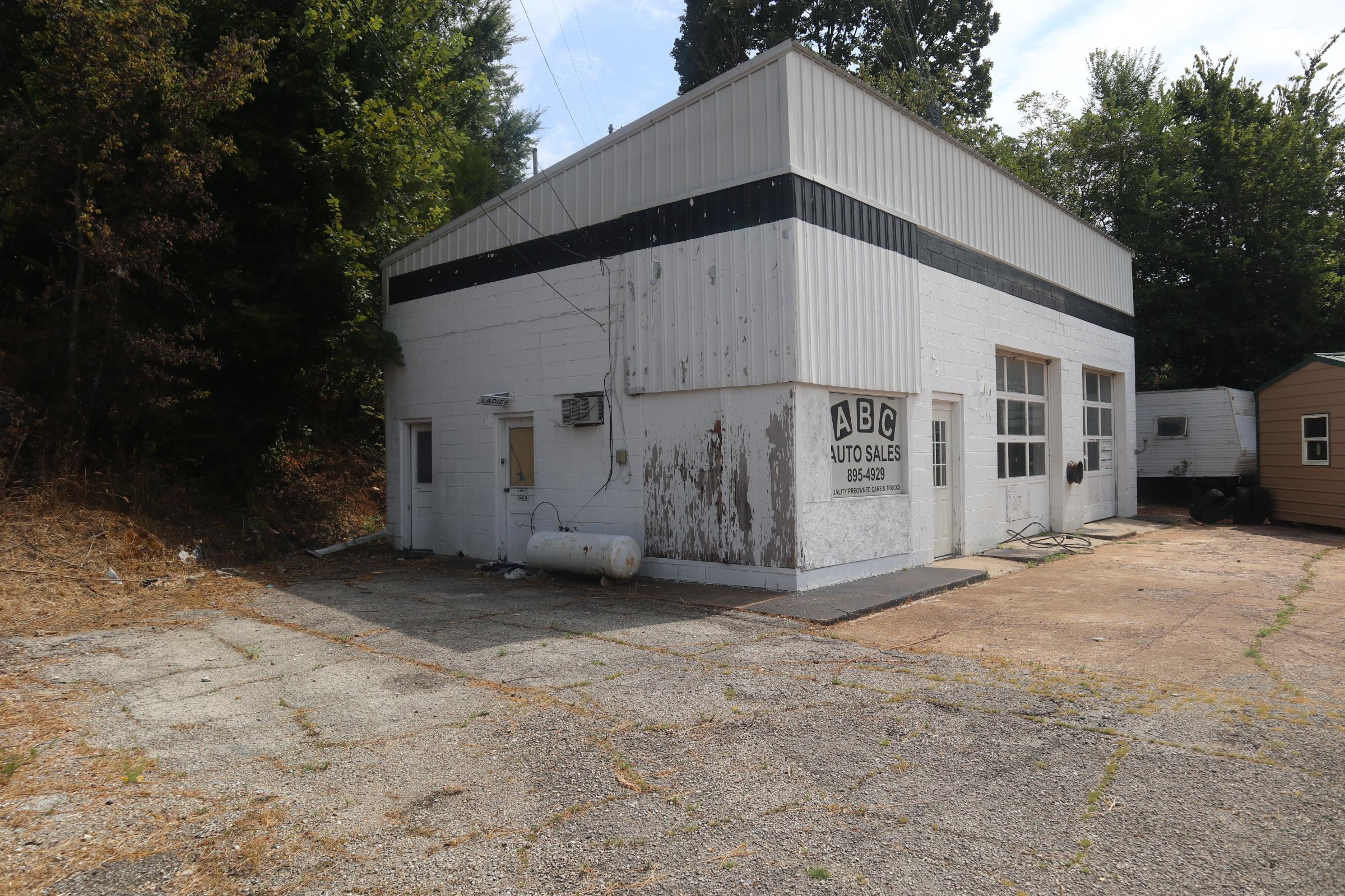 118 Hwy 62/412 E Property Photo 10