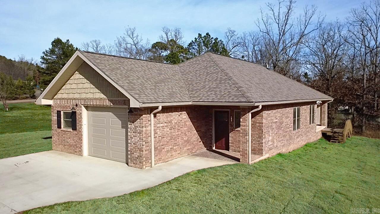 104 Red Oak Drive Property Photo 1