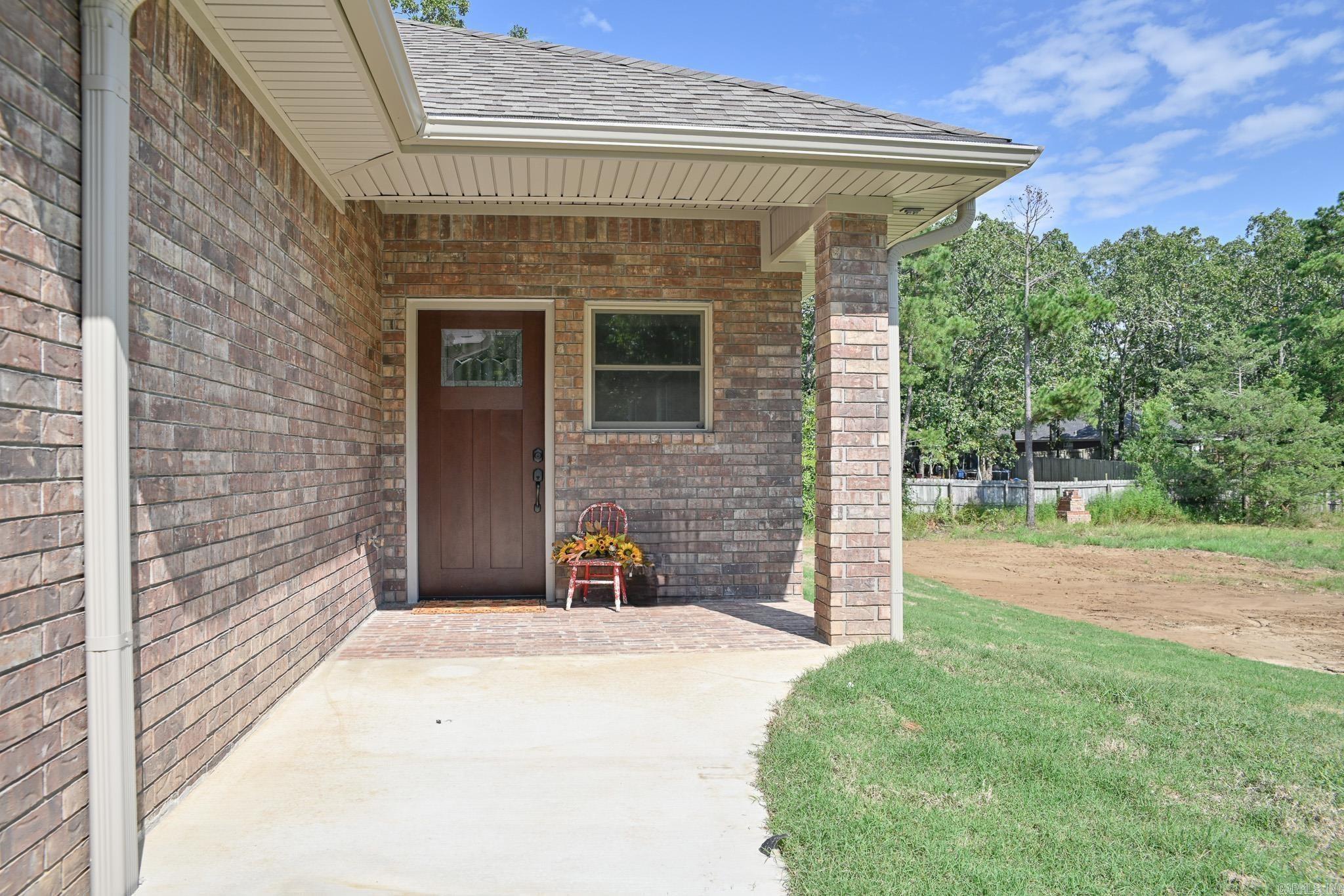 104 Red Oak Drive Property Photo 3