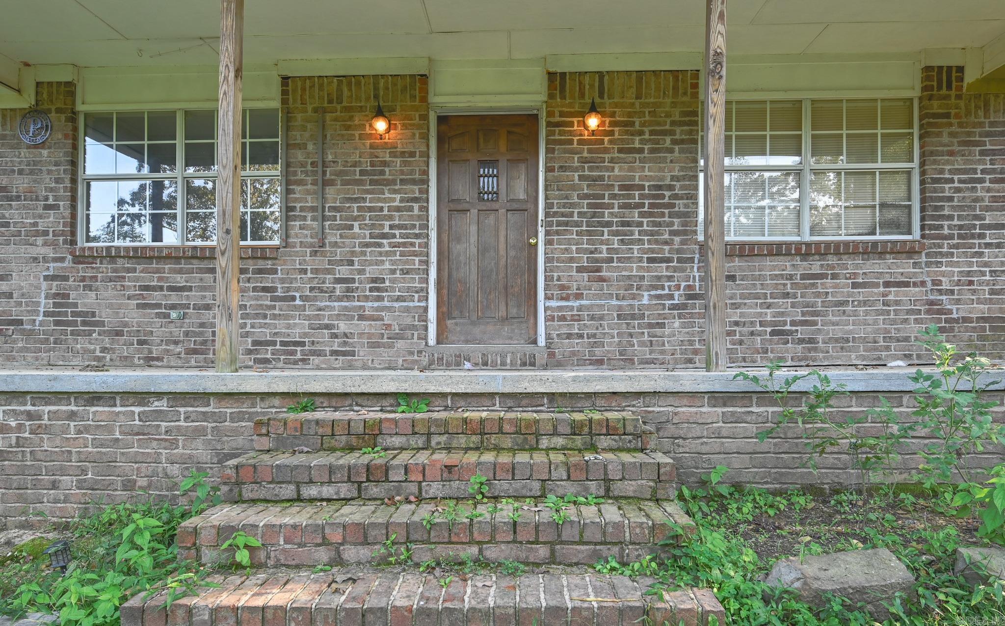142 Cardinal Lane Property Photo 2