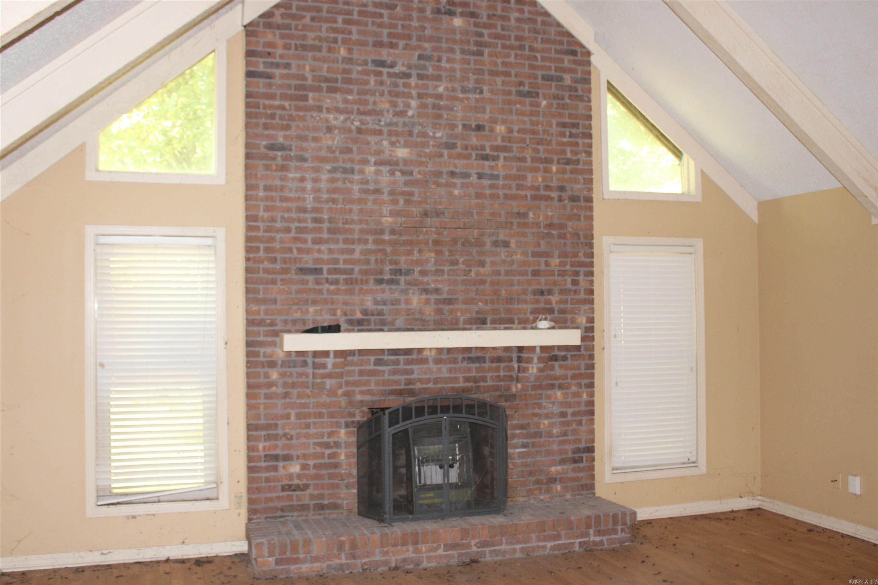 119 Valley Dr Property Photo 3