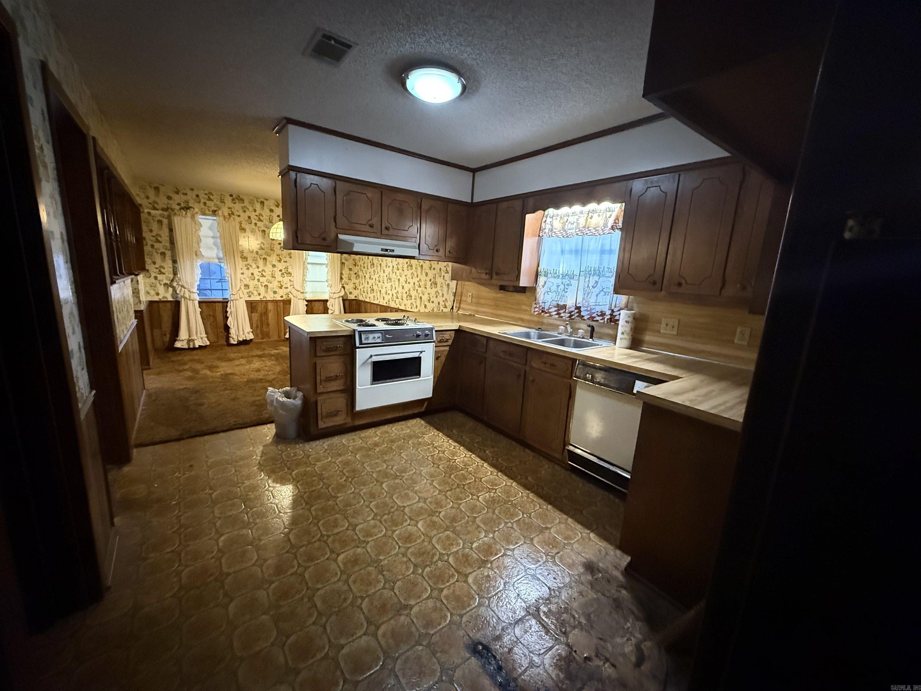 1406 Ridgway Road Property Photo 6