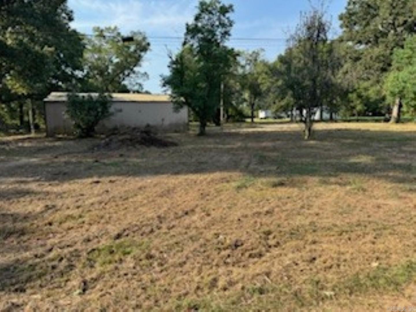 108 Oak Property Photo 3