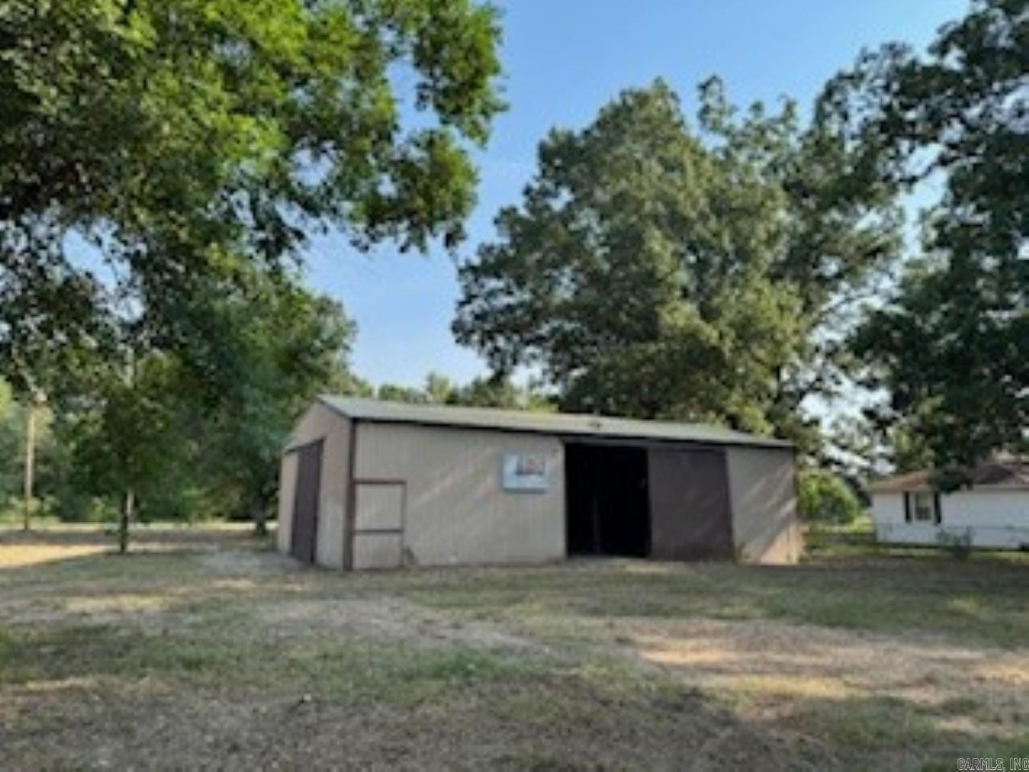 108 Oak Property Photo 4