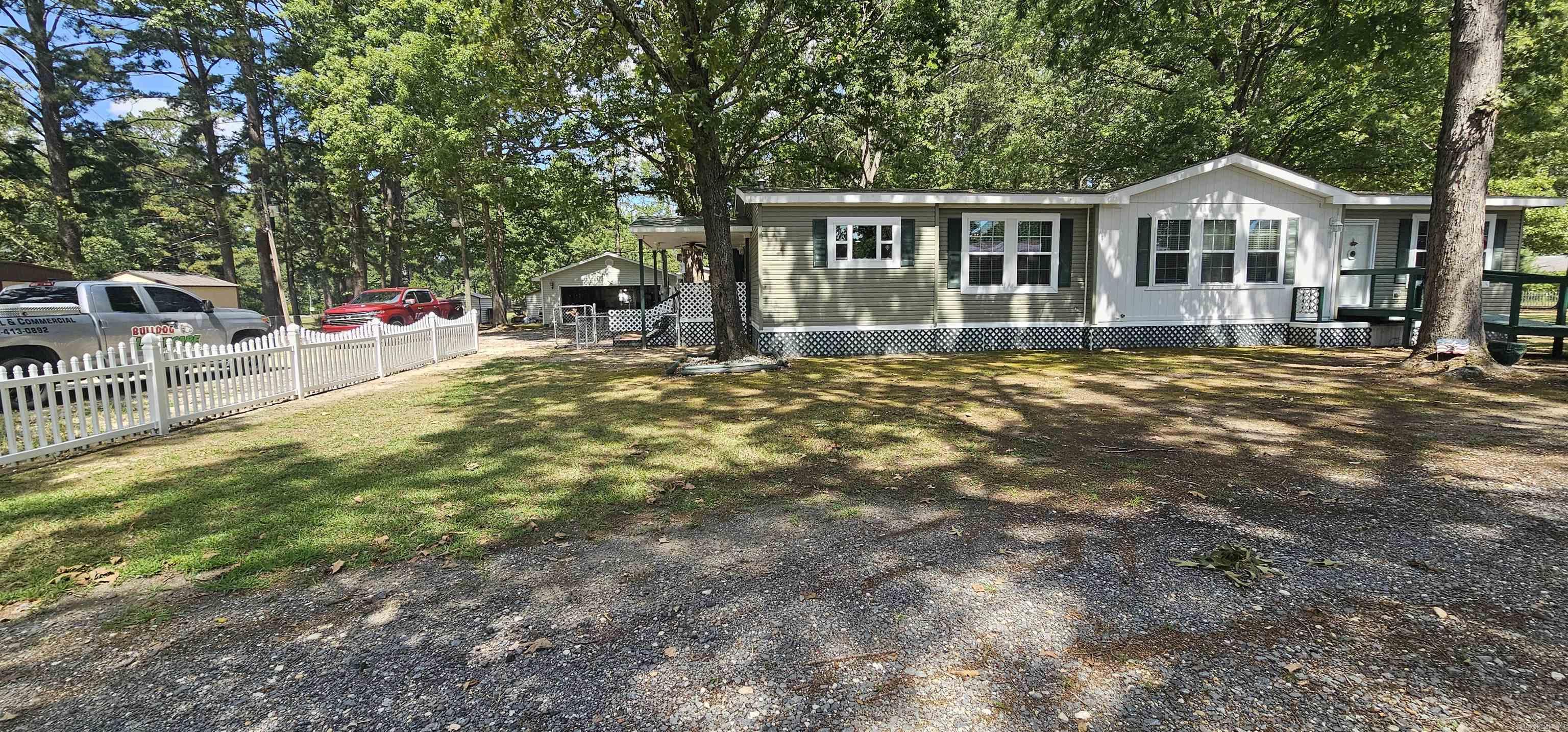 822 Highway 46 N Property Photo 1
