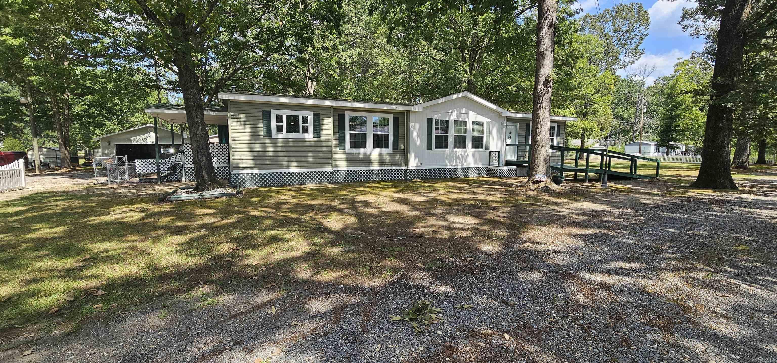 822 Highway 46 N Property Photo 2