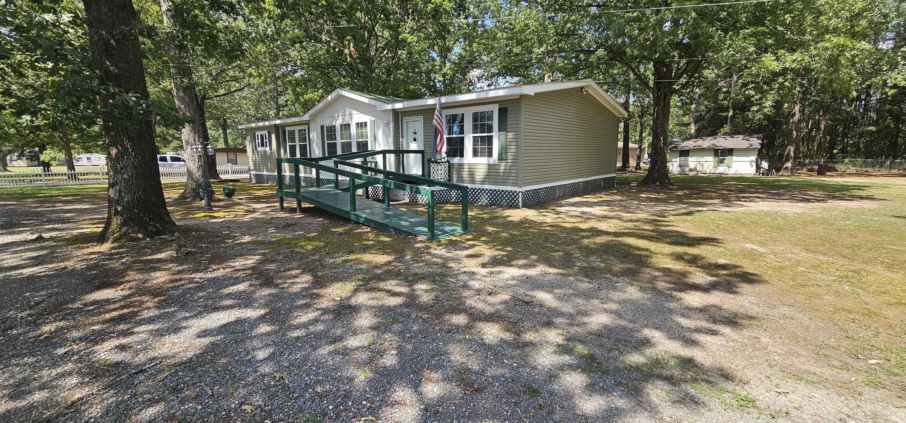 822 Highway 46 N Property Photo 3