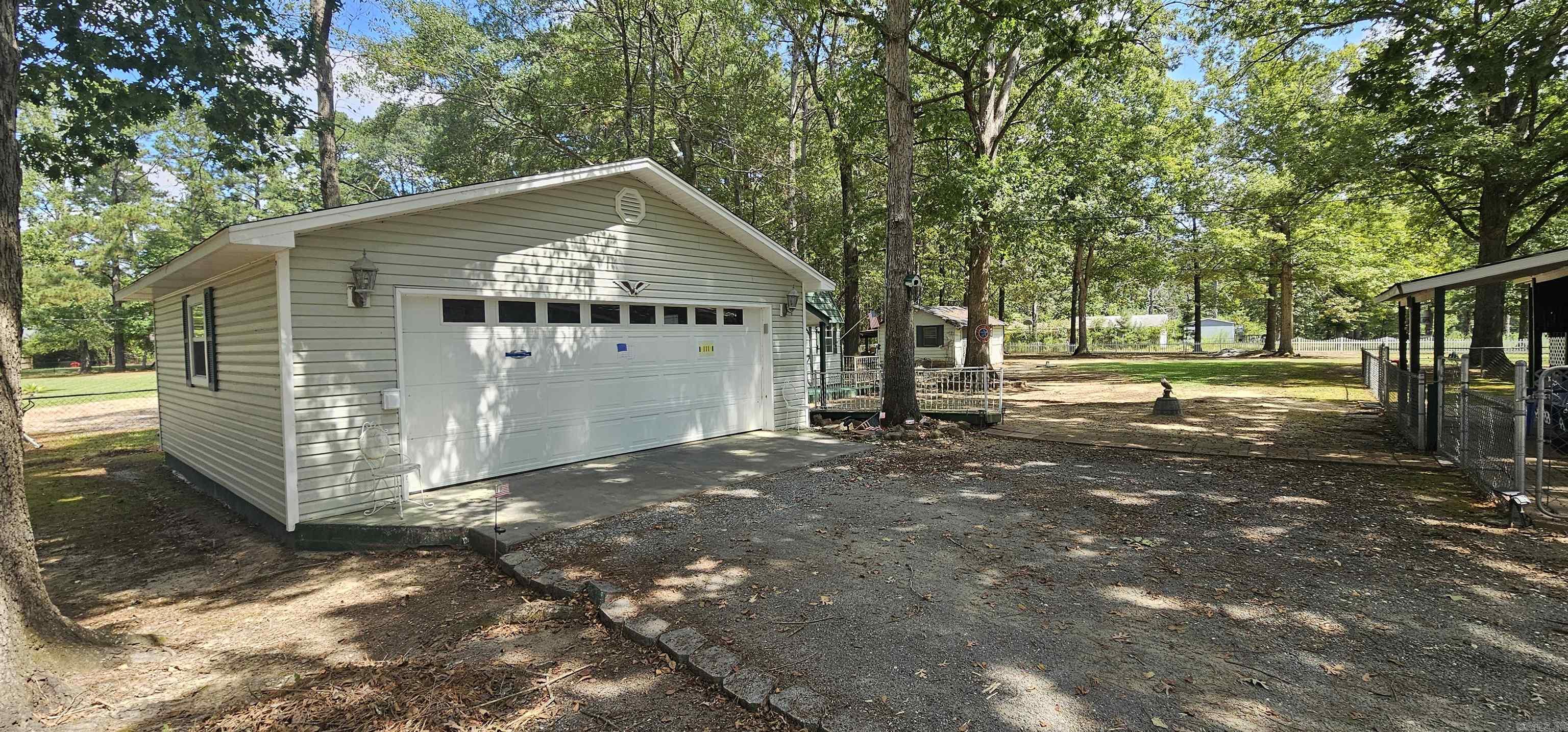 822 Highway 46 N Property Photo 4
