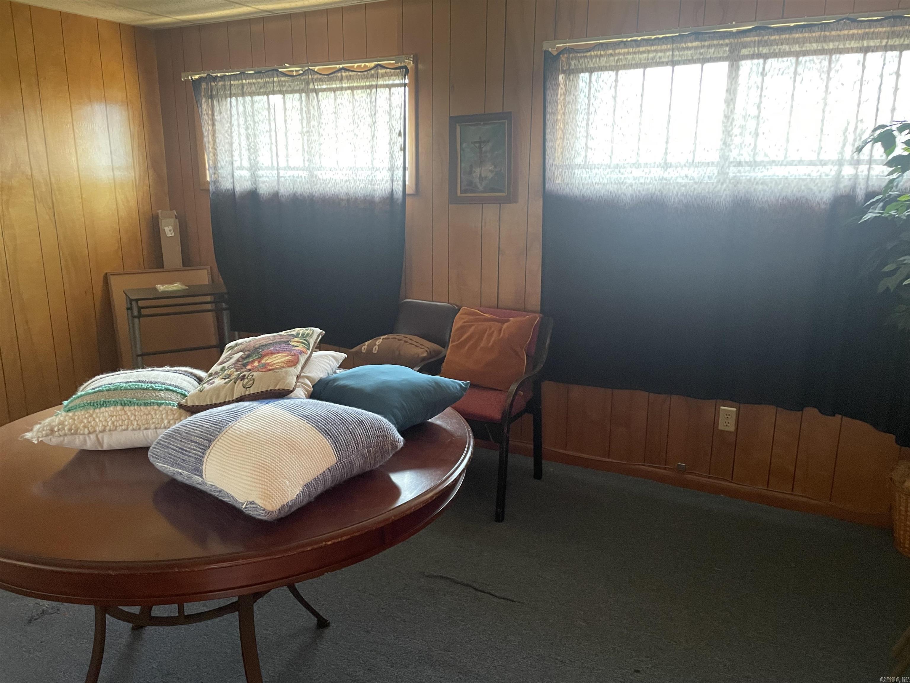 2902 Catalpa Property Photo 9