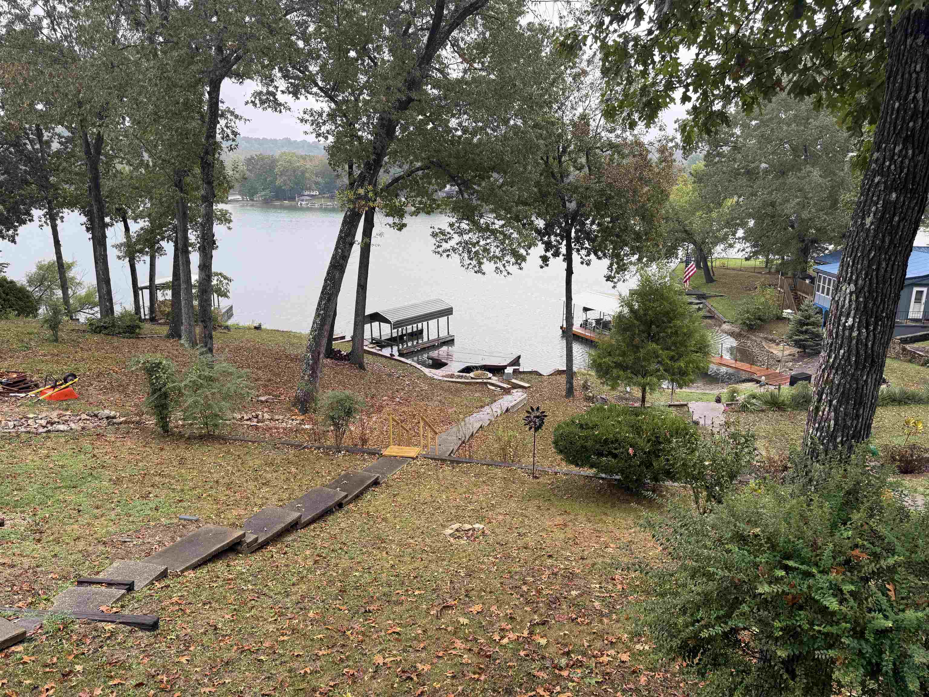129 W Lakeshore Drive Property Photo 4