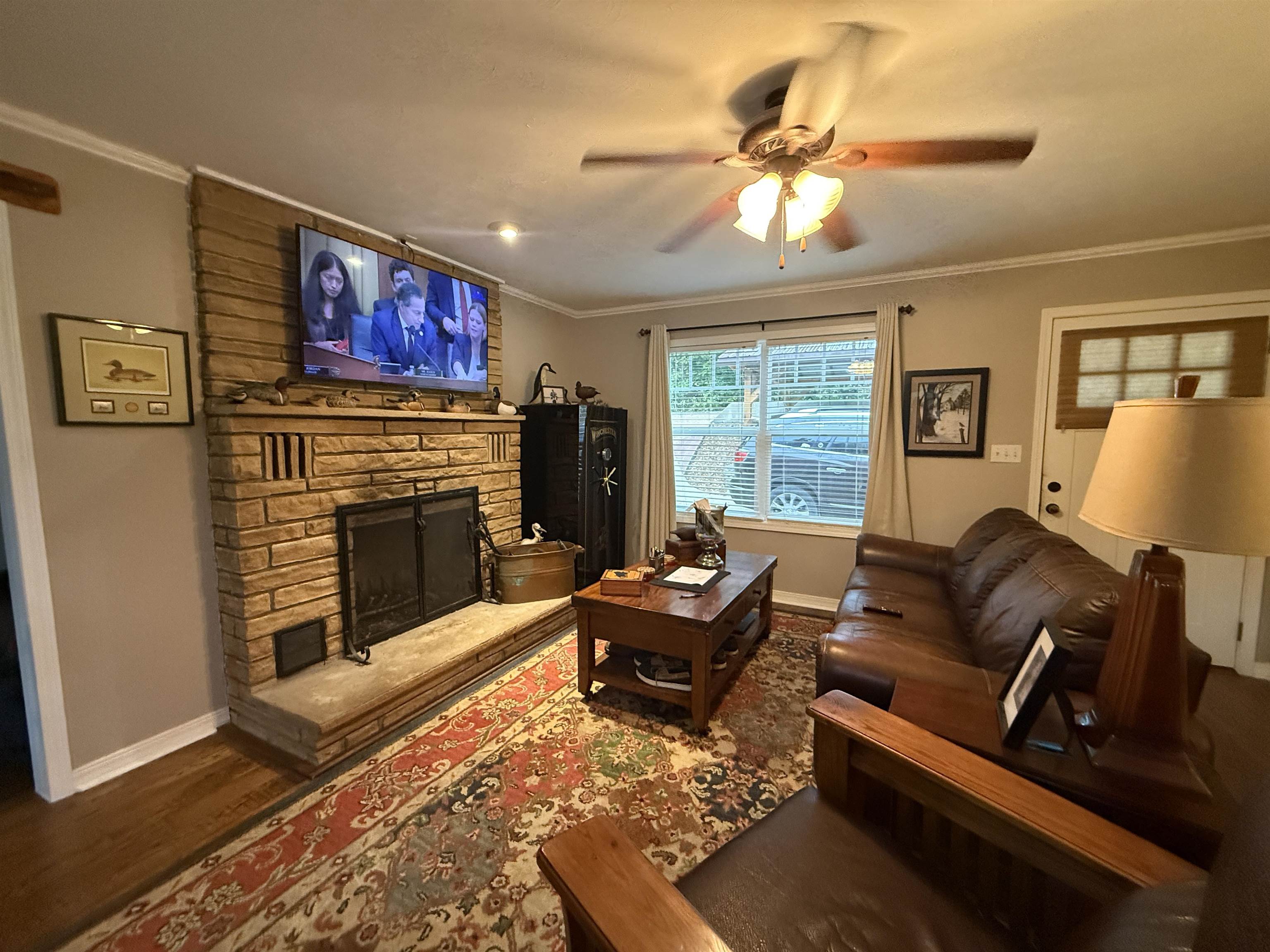 129 W Lakeshore Drive Property Photo 9