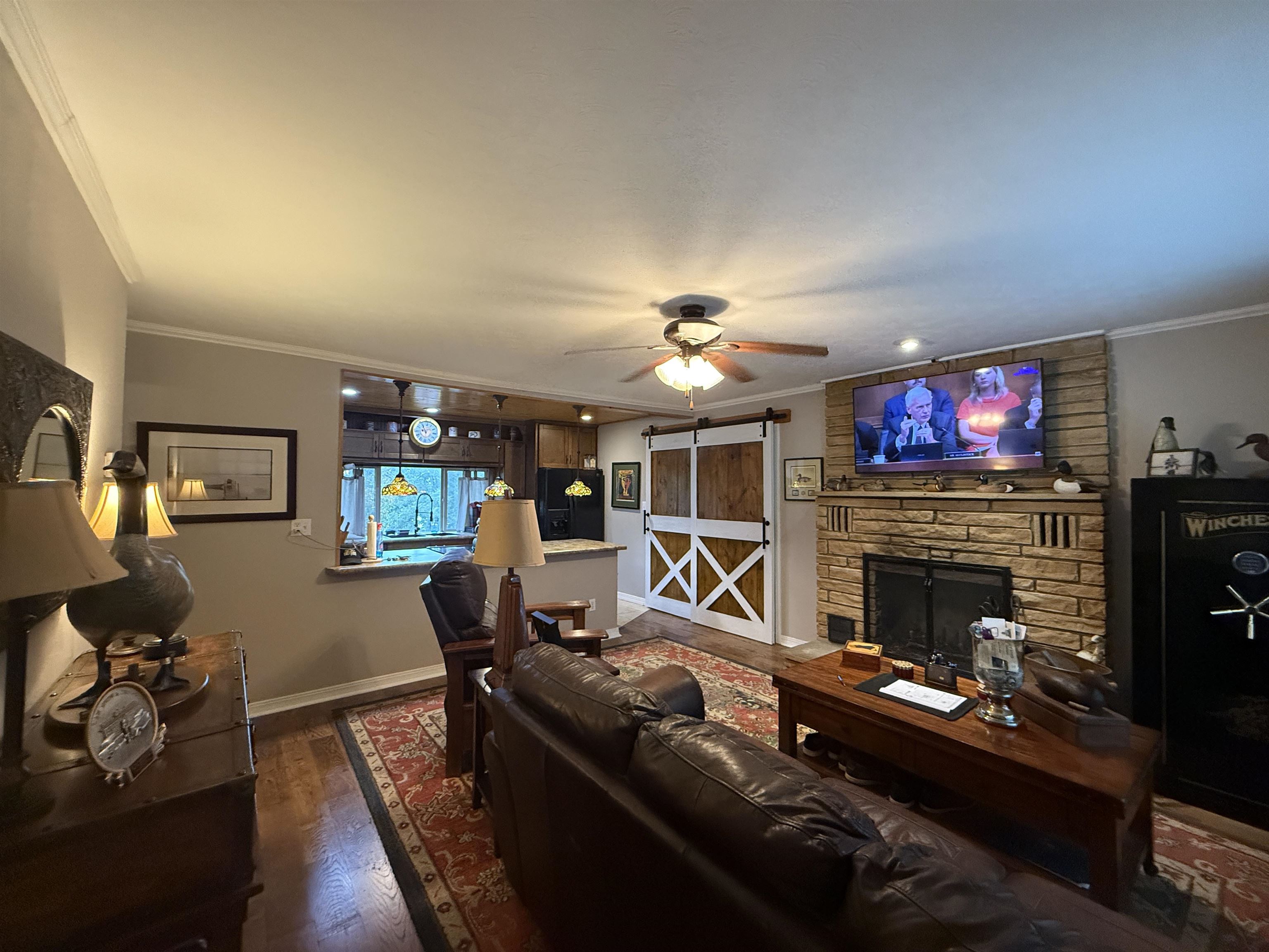 129 W Lakeshore Drive Property Photo 10