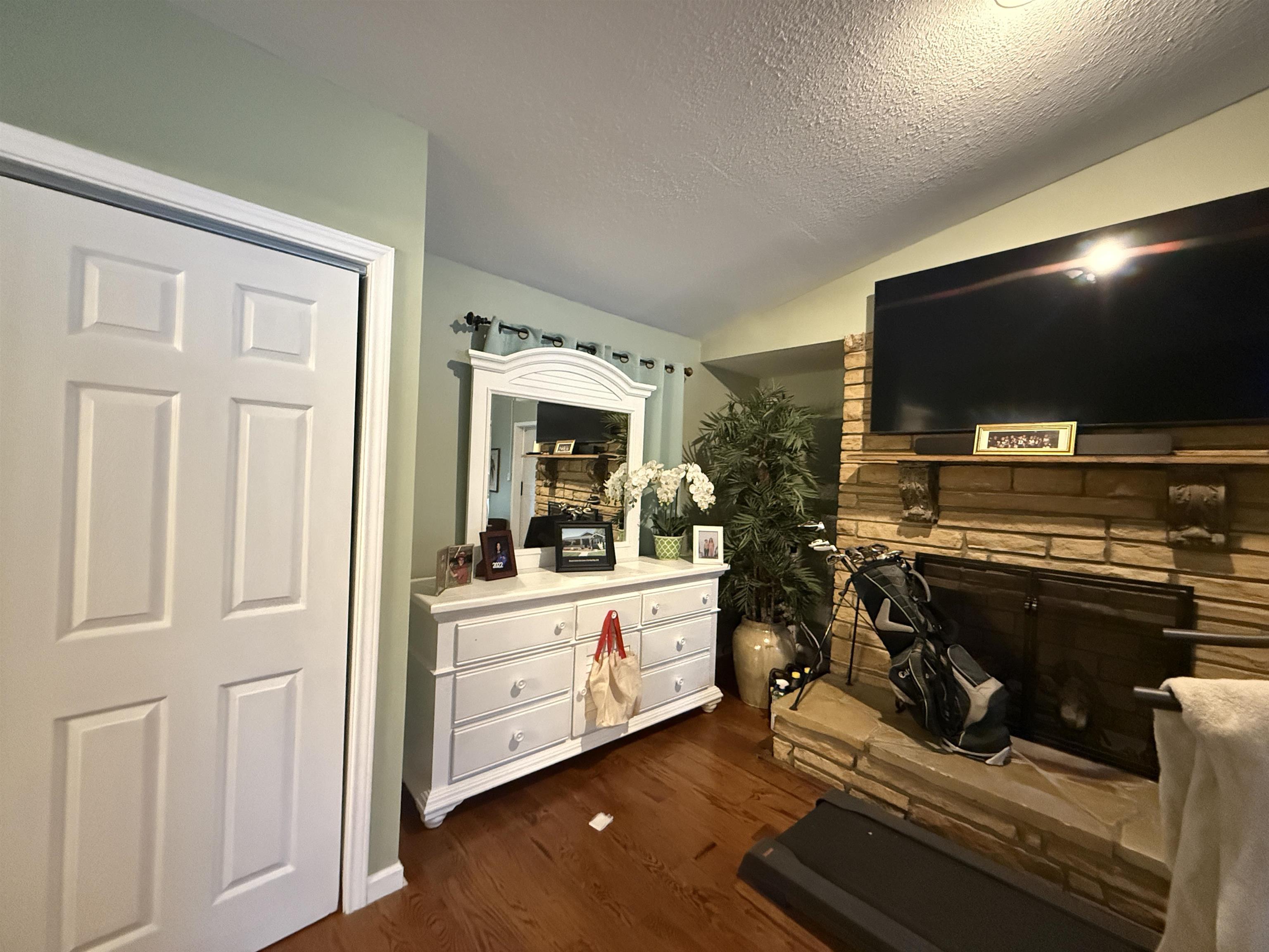 129 W Lakeshore Drive Property Photo 14