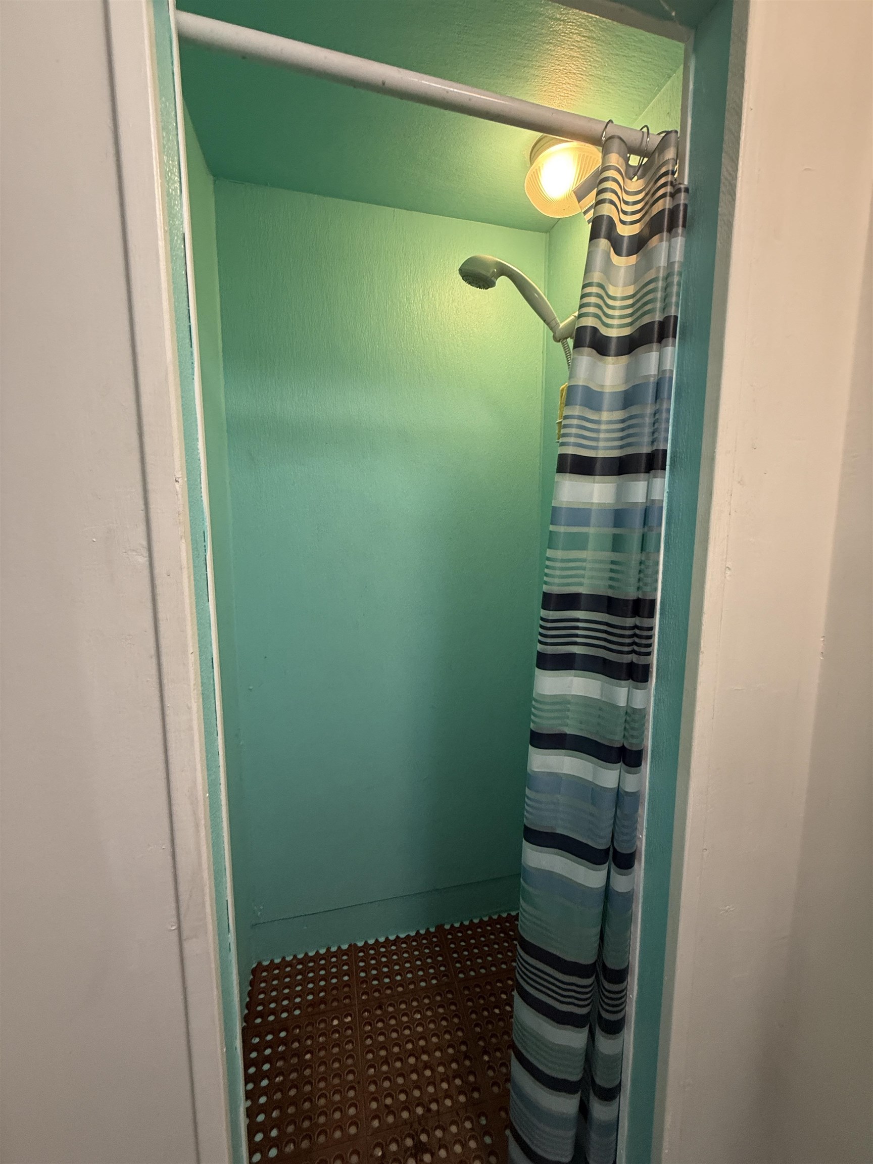129 W Lakeshore Drive Property Photo 25