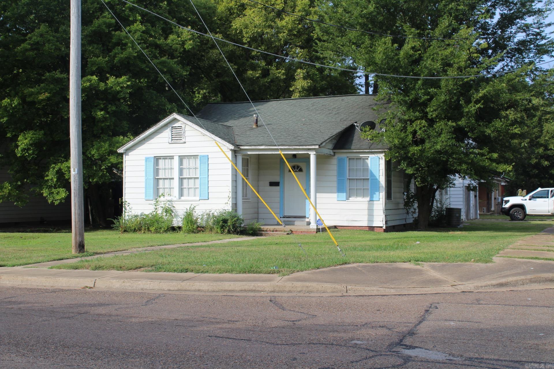 600 S Elm Property Photo 2