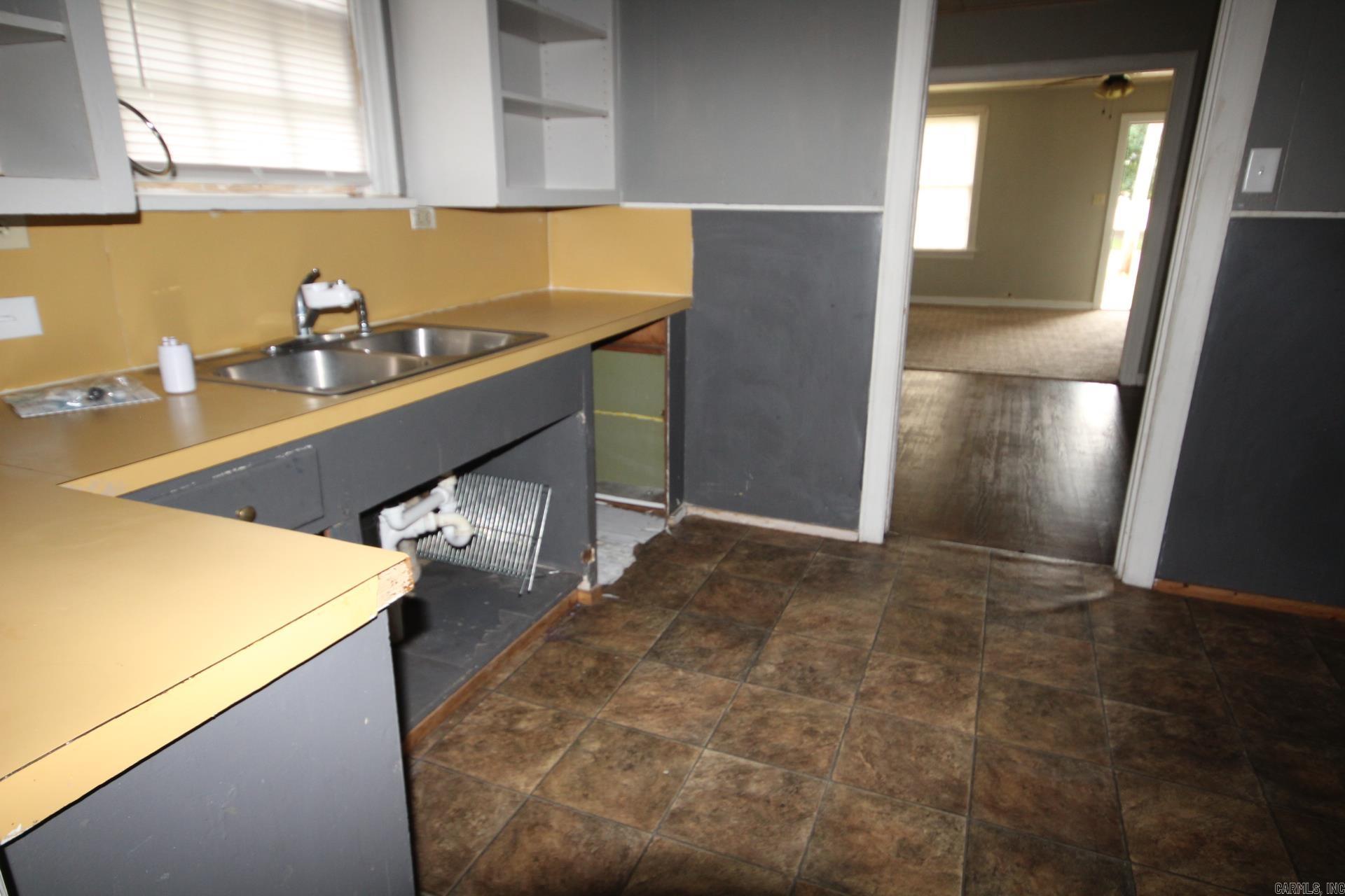 600 S Elm Property Photo 3