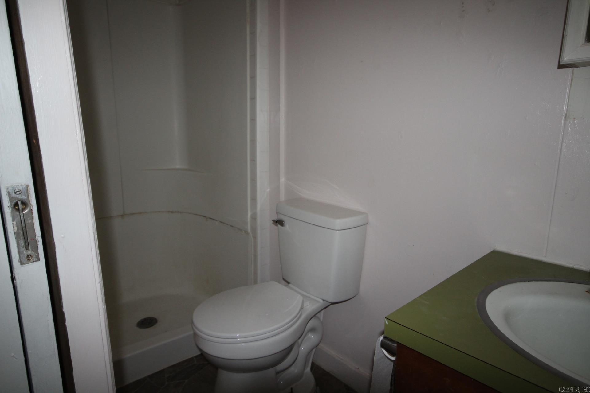 600 S Elm Property Photo 9