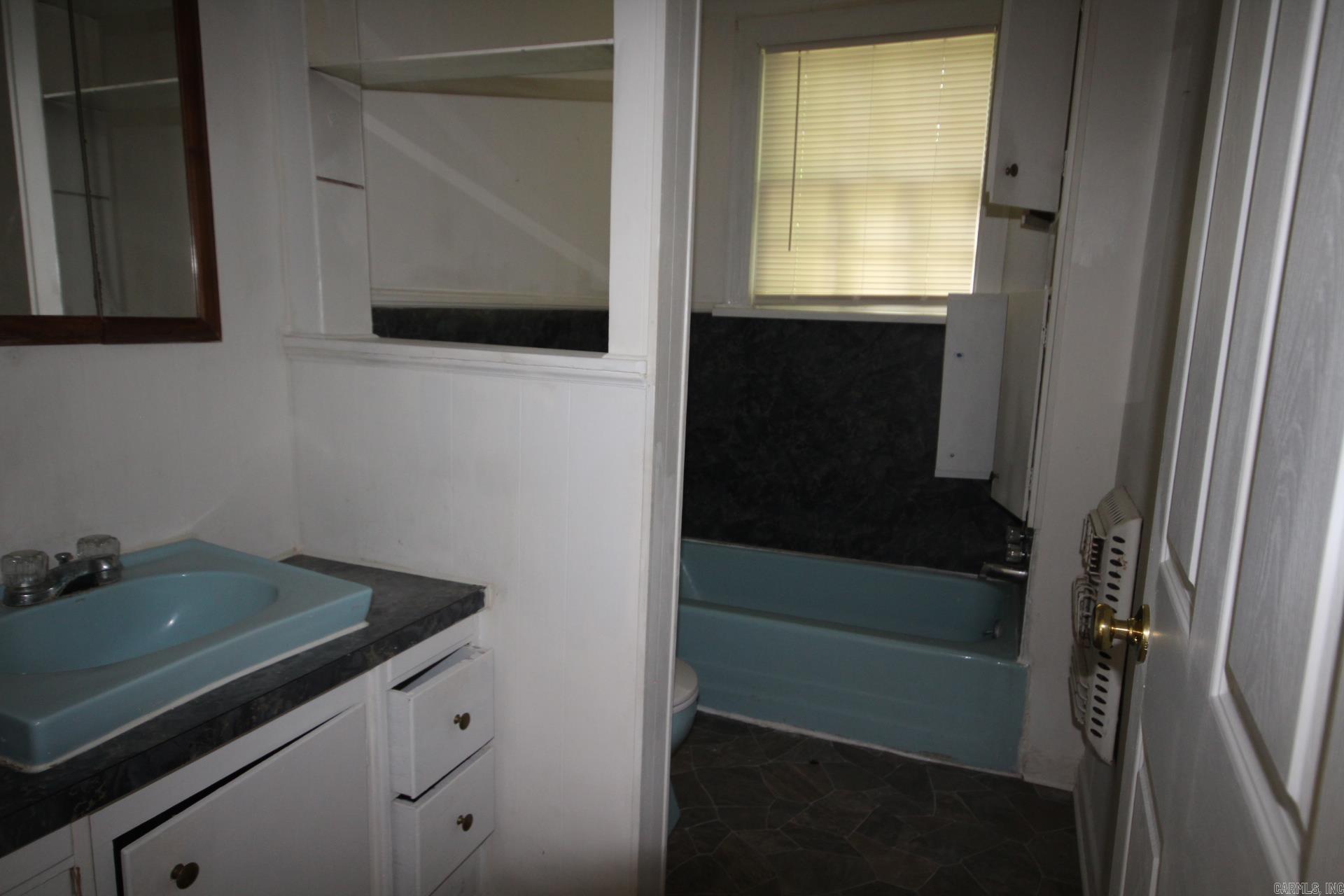 600 S Elm Property Photo 10