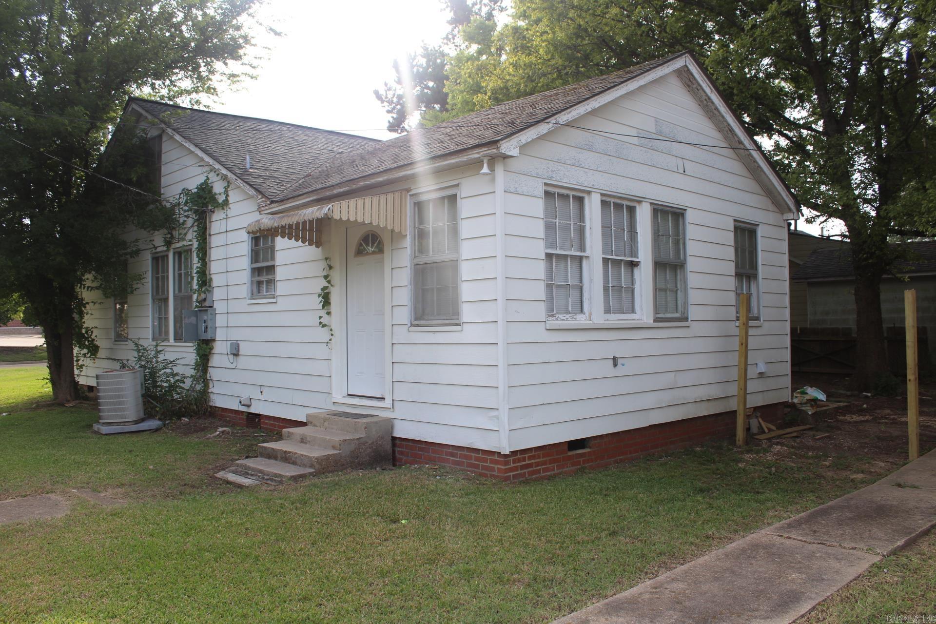 600 S Elm Property Photo 11