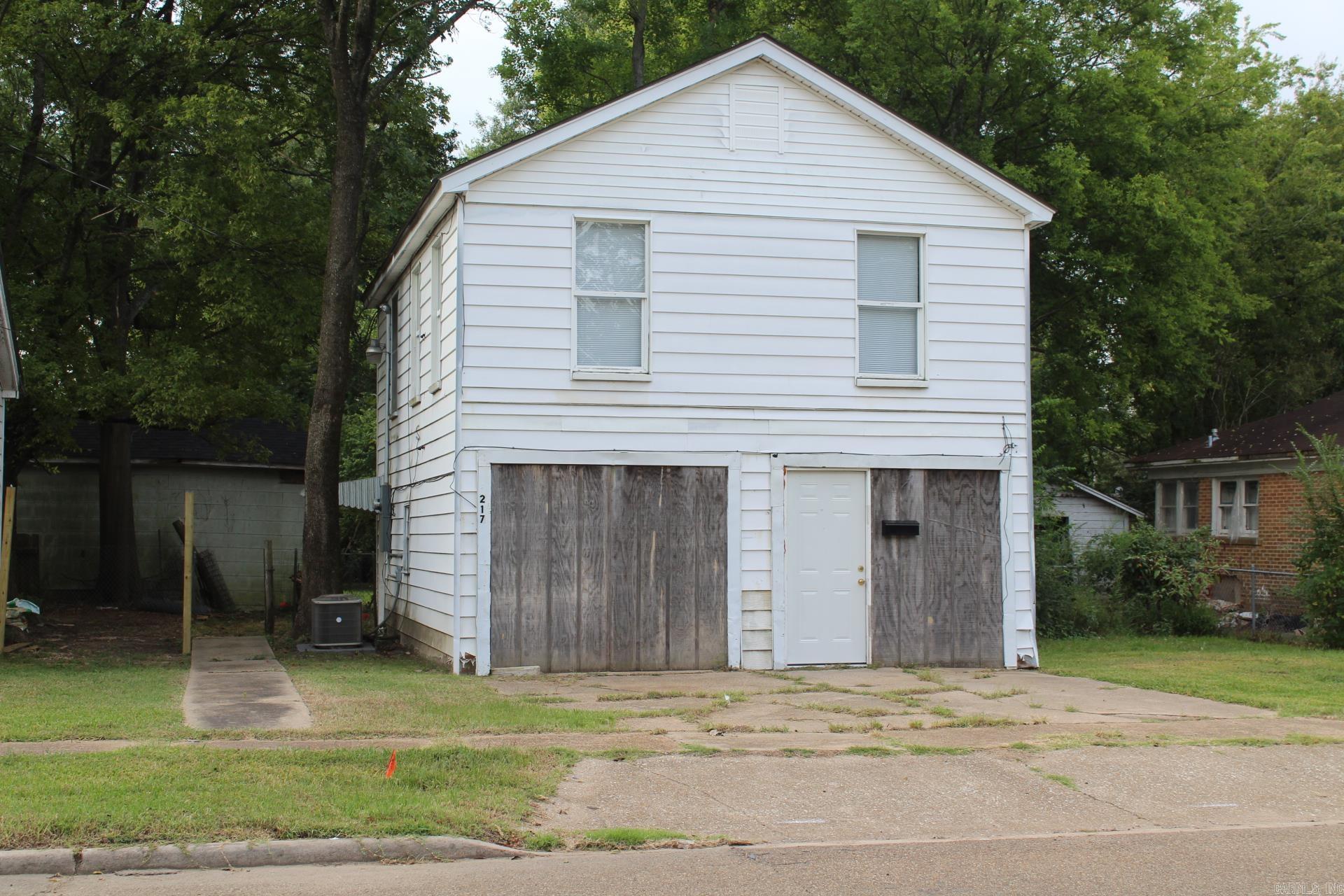 600 S Elm Property Photo 12