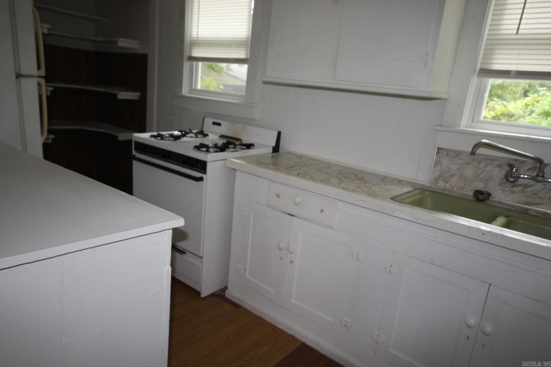 600 S Elm Property Photo 13