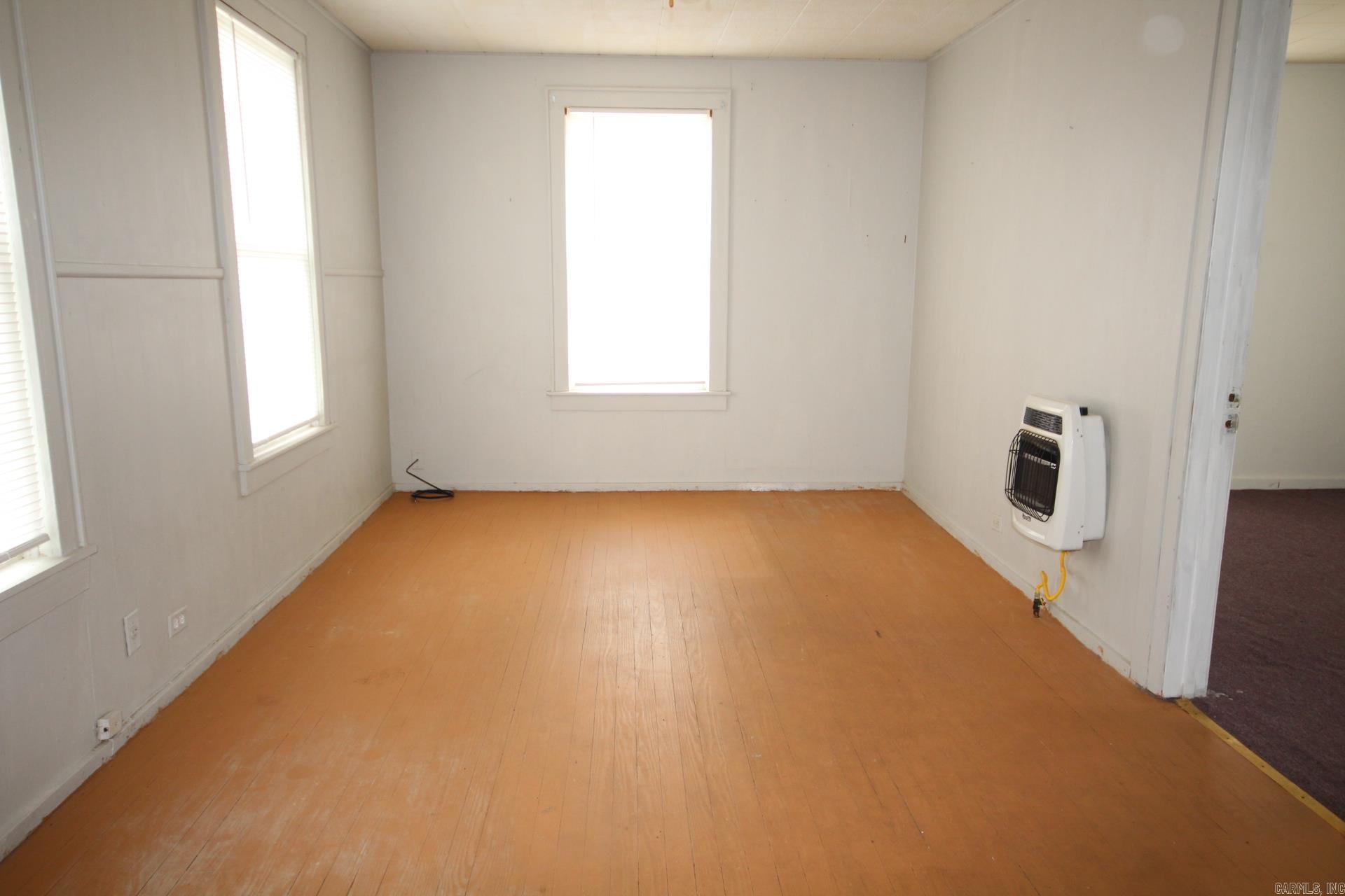 600 S Elm Property Photo 14