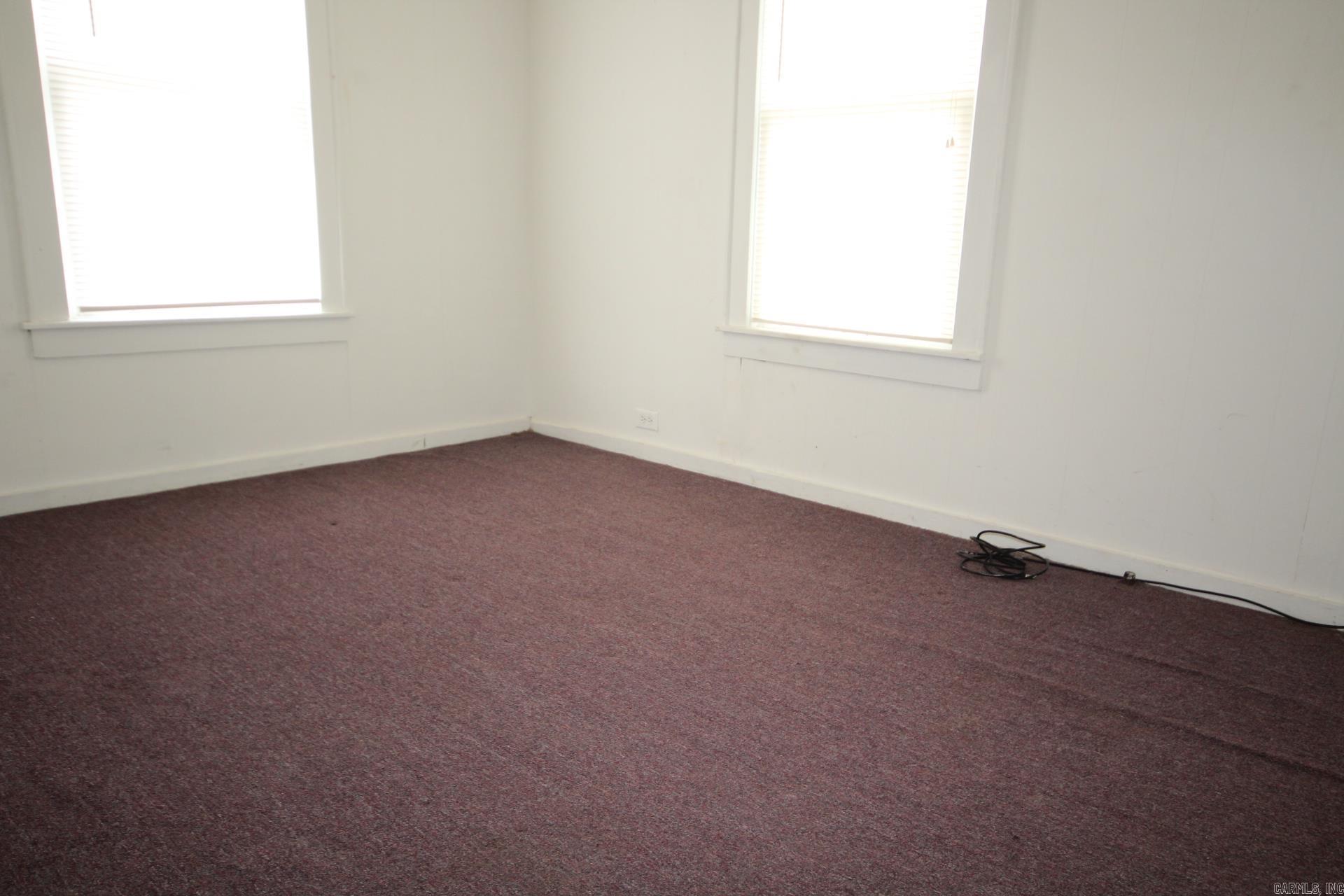 600 S Elm Property Photo 15