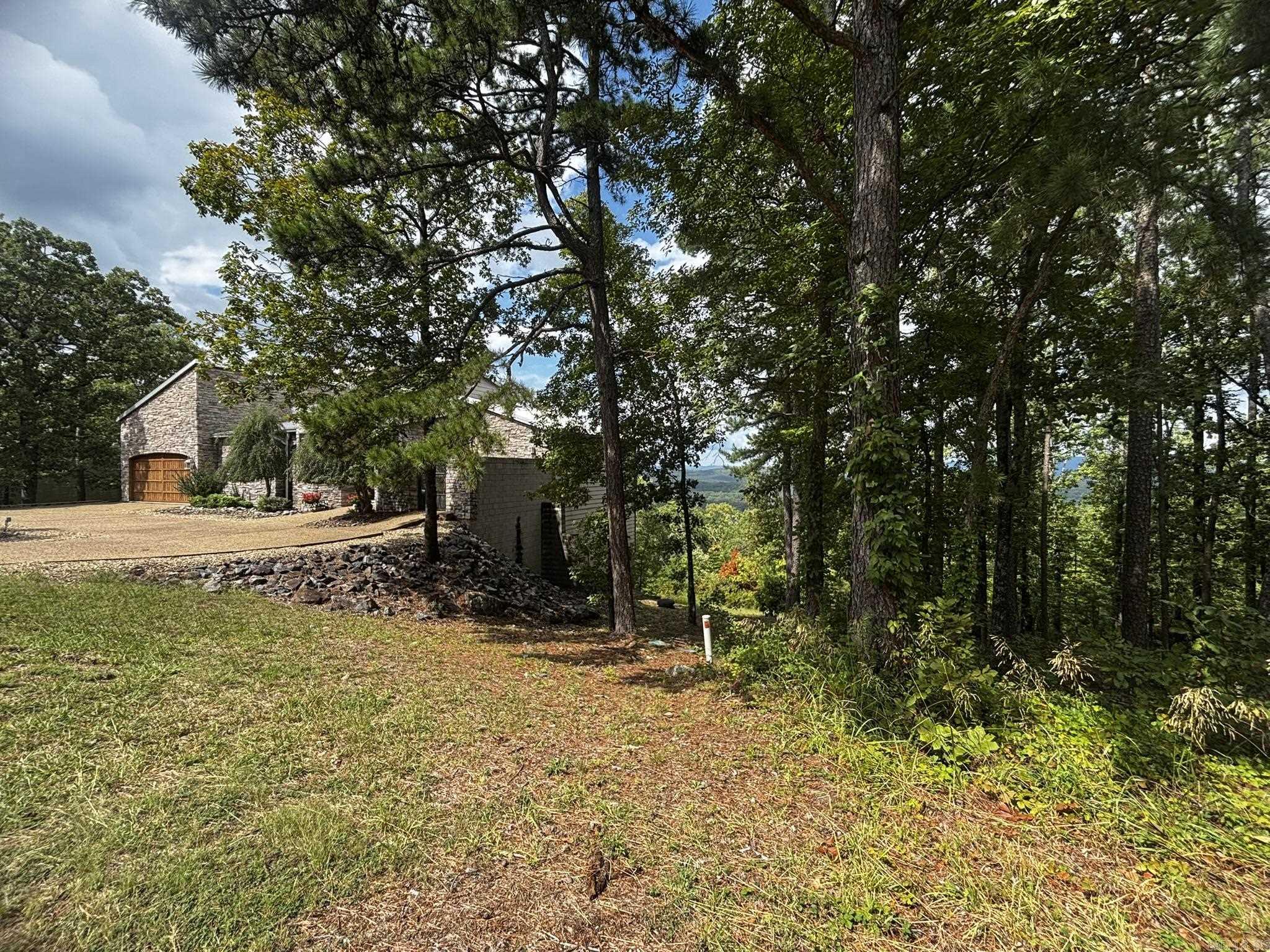 140 E Villena Drive Property Photo 3