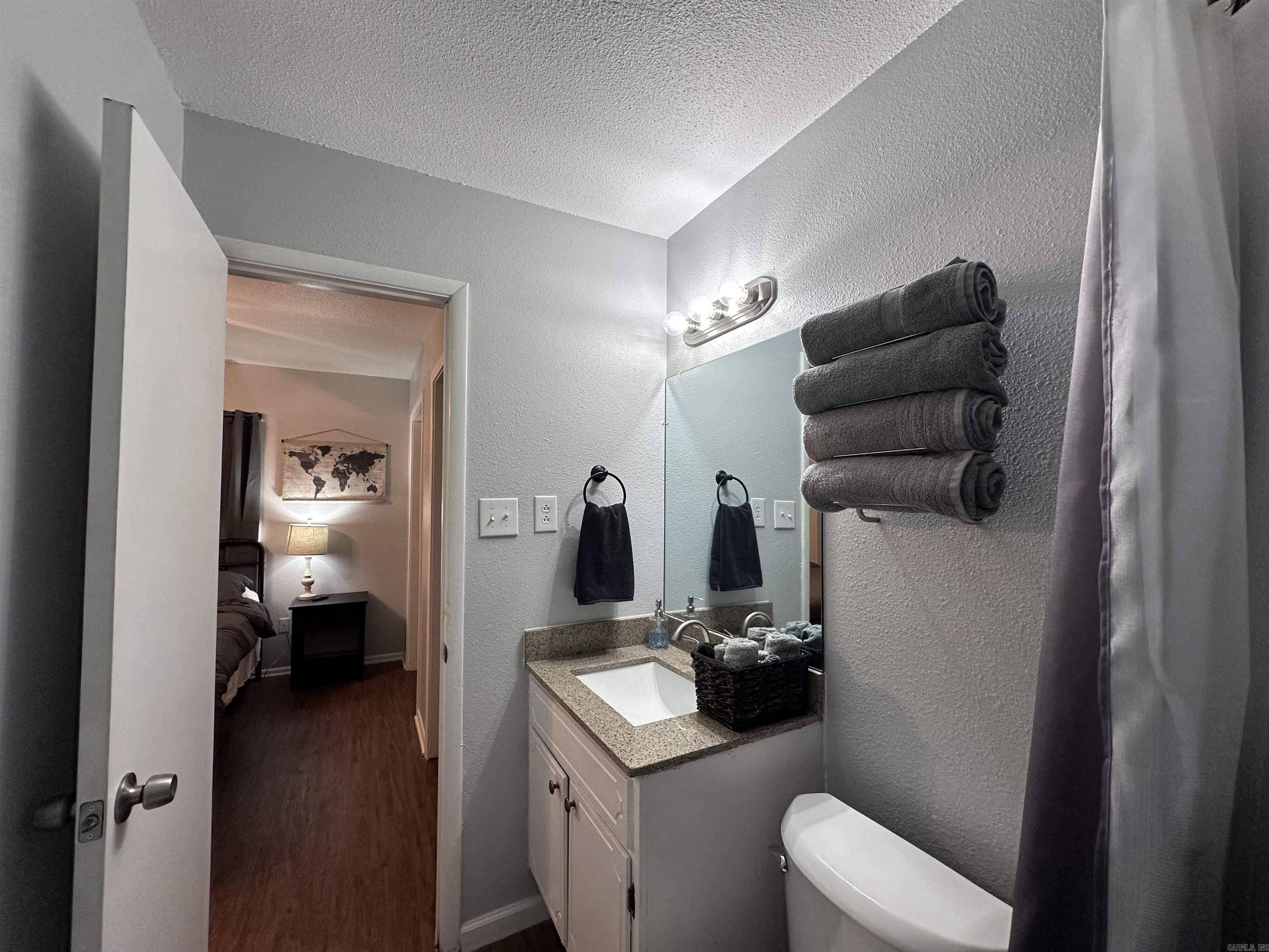 3802 Pine 3 Property Photo 6
